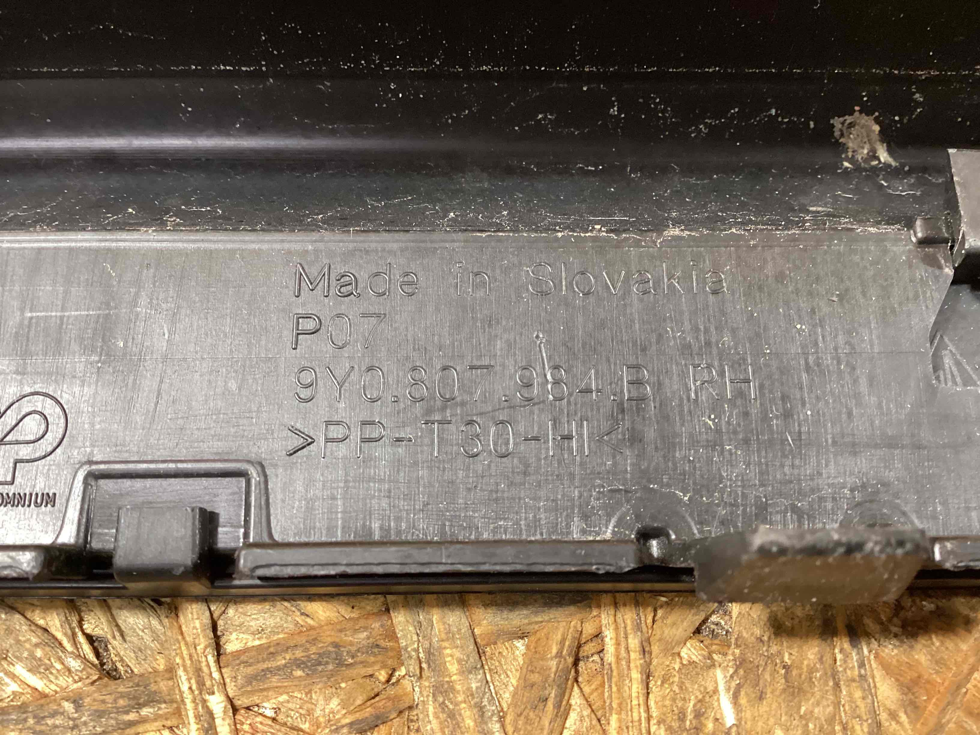 Заглушка, вставка (решетка) в бампер Porsche Cayenne 250226-116