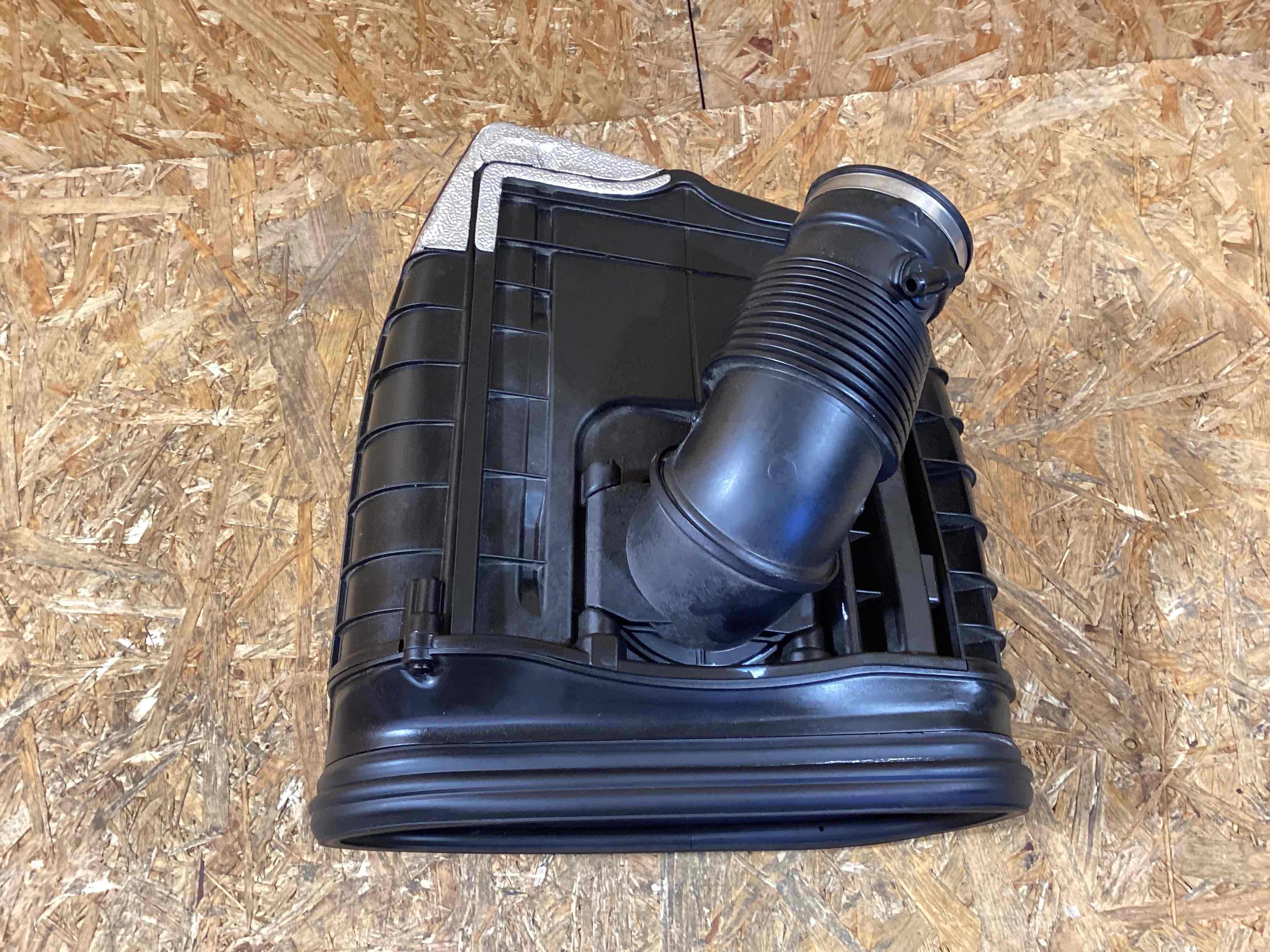 Корпус воздушного фильтра Porsche Macan 250226-118