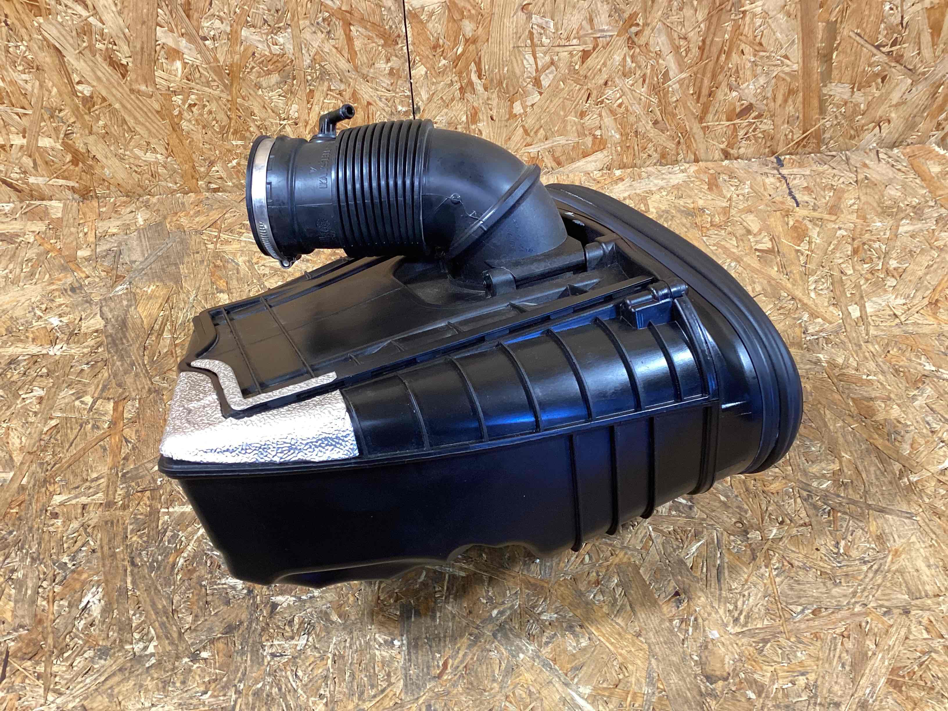 Корпус воздушного фильтра Porsche Macan 250226-118