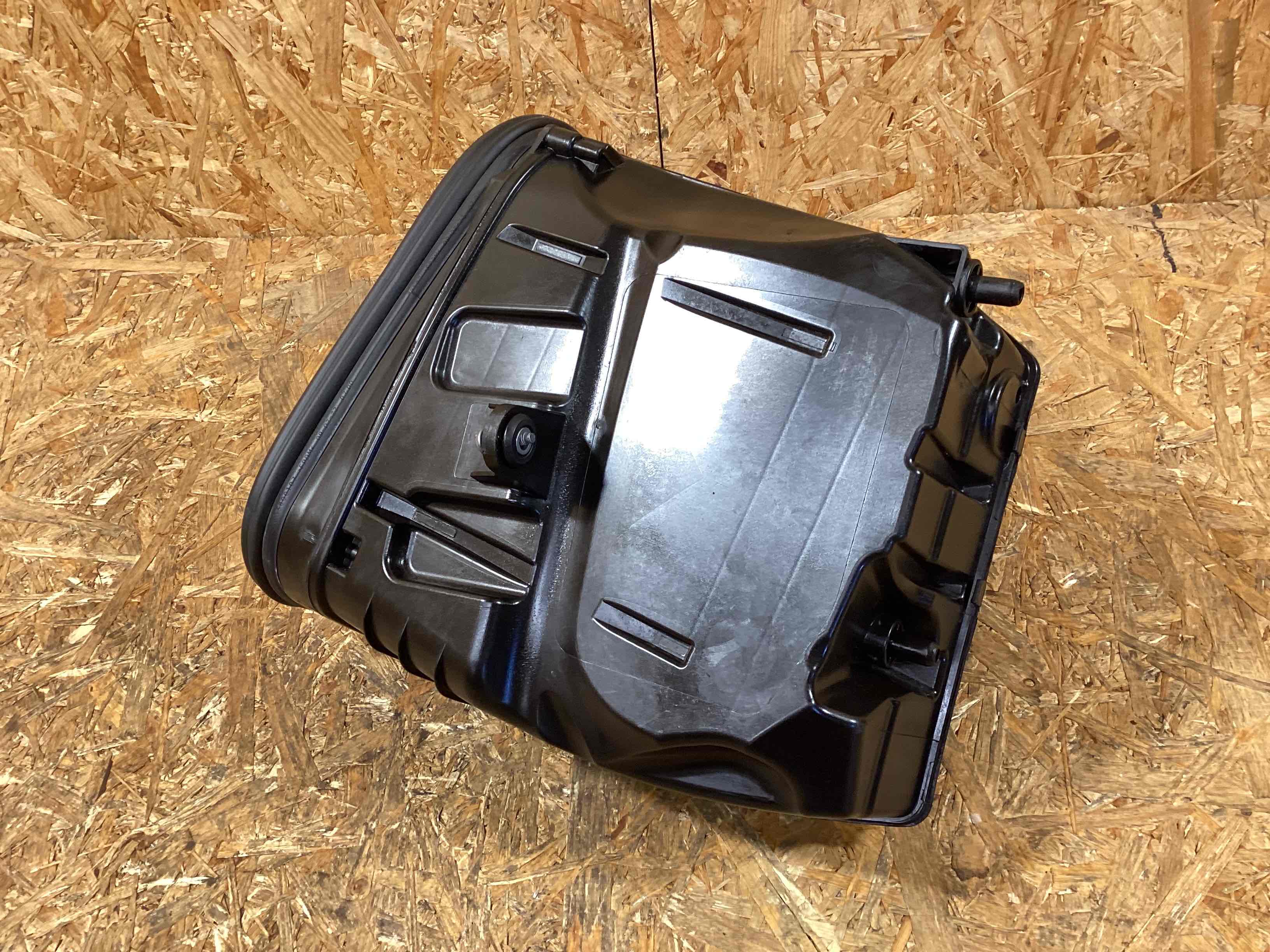 Корпус воздушного фильтра Porsche Macan 250226-118