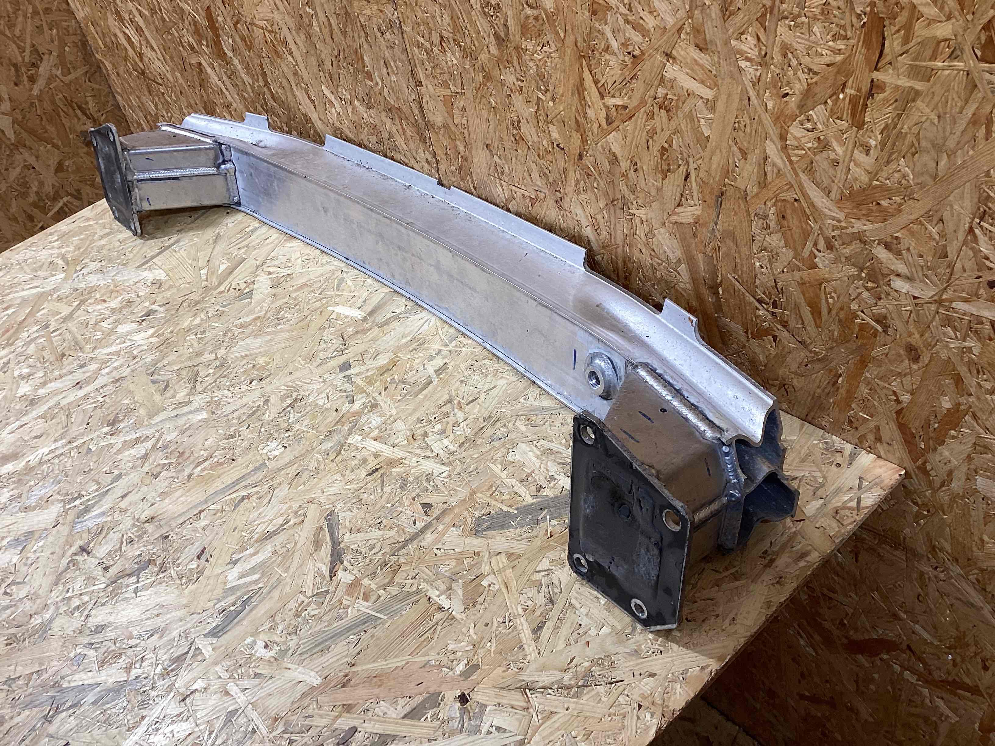 Усилитель бампера заднего Porsche Panamera 250326-104