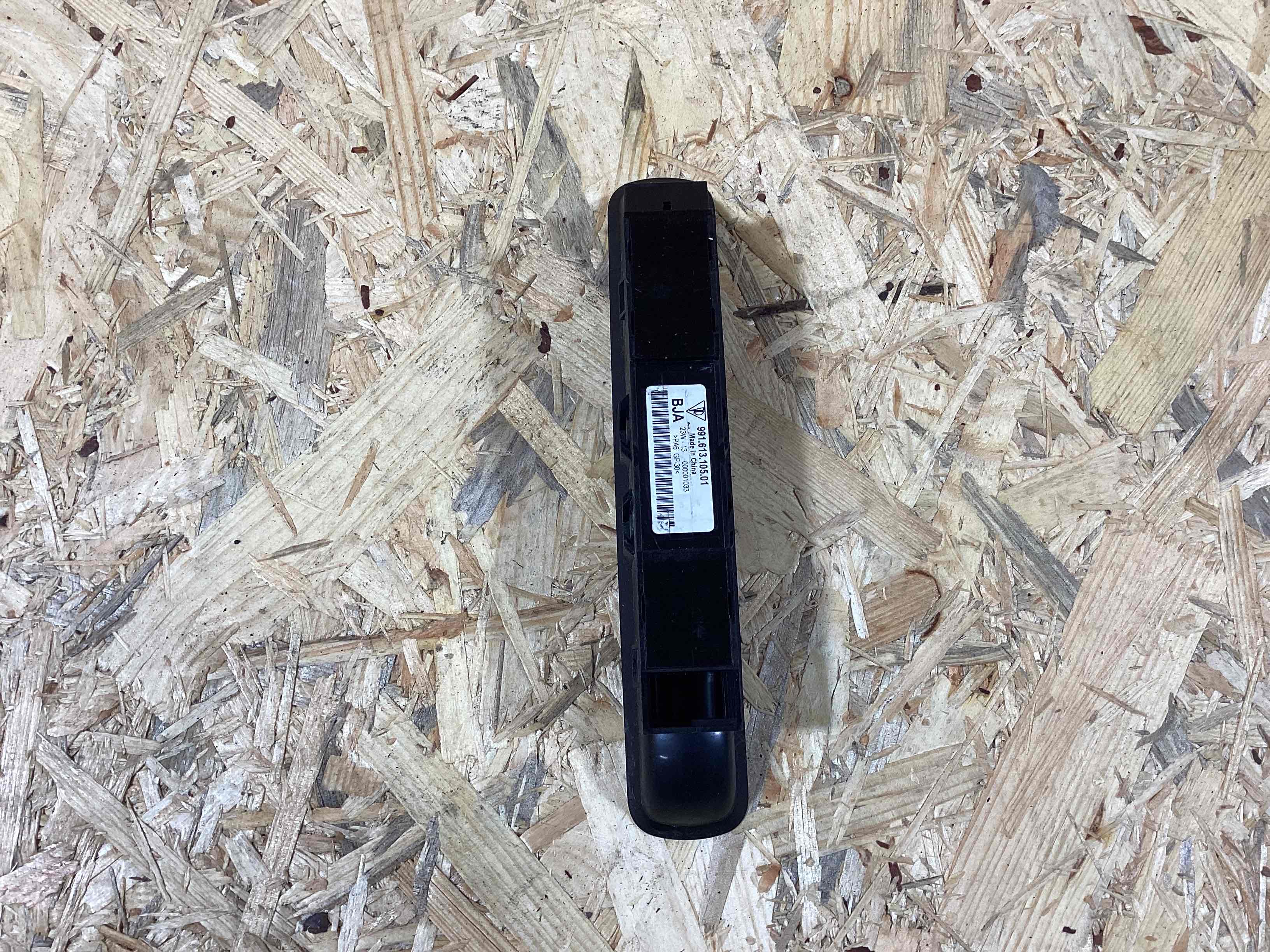 Кнопка открытия багажника Porsche 911 250326-120