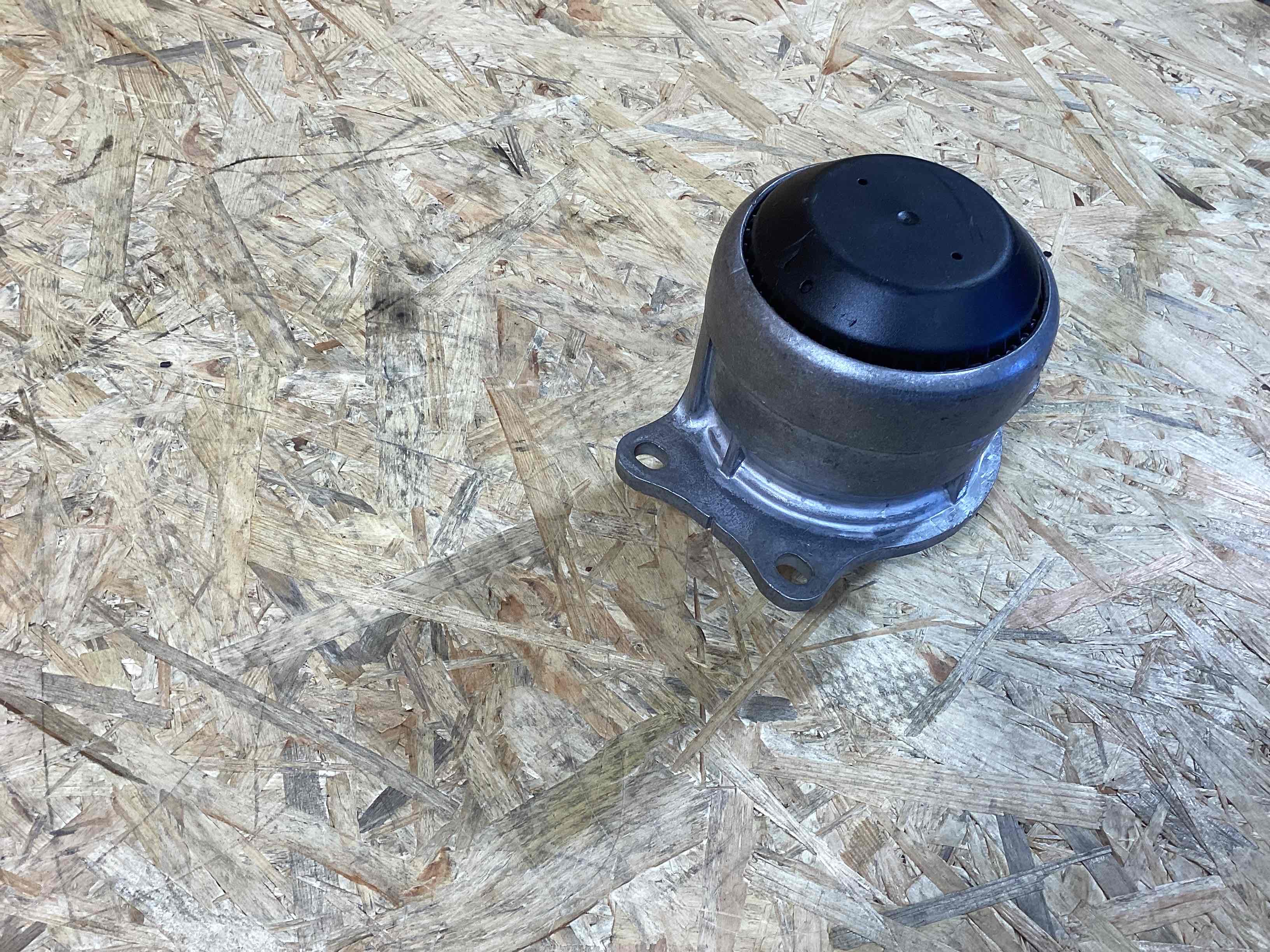 Подушка крепления двигателя Porsche 911 250526-116