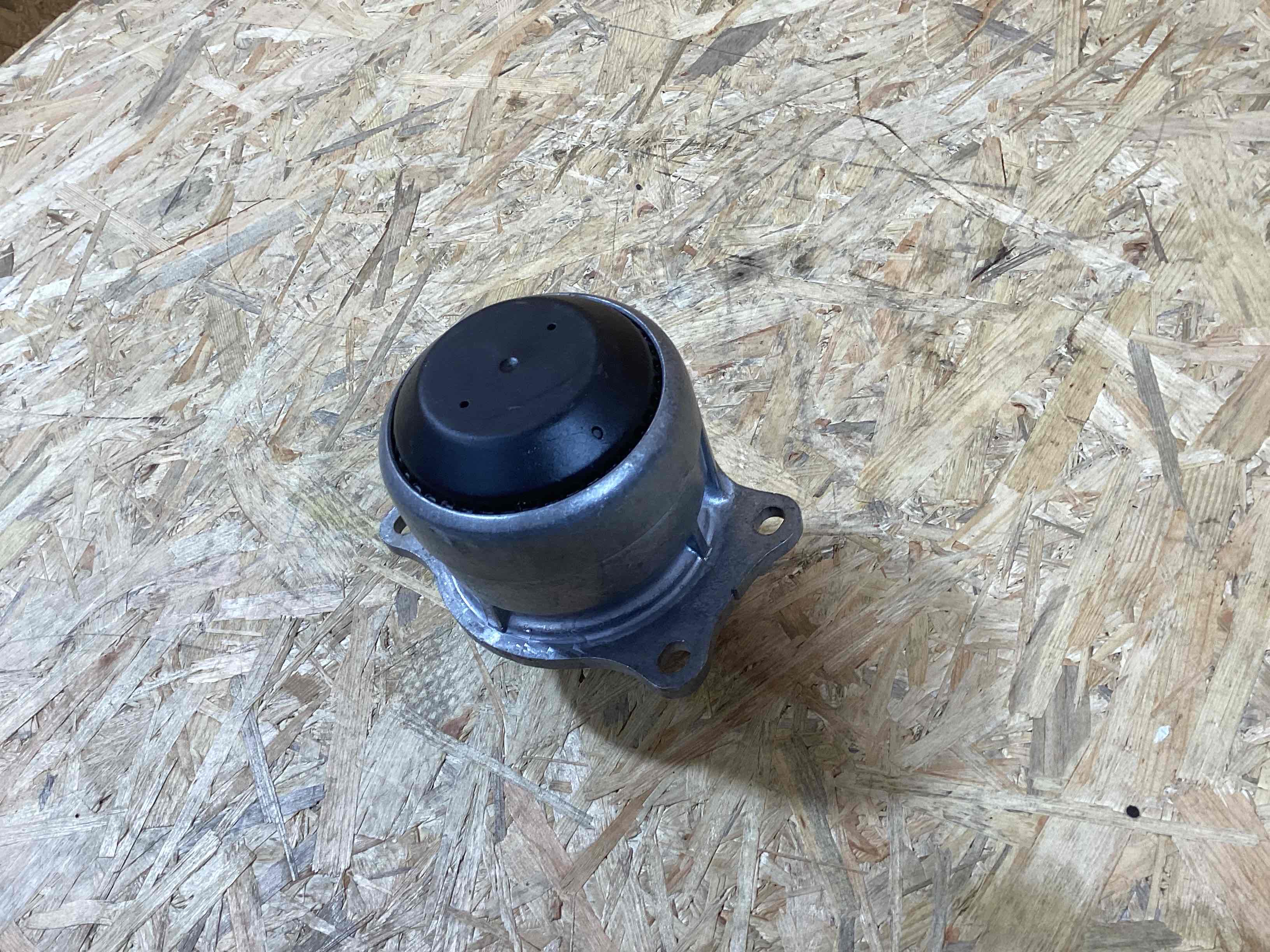 Подушка крепления двигателя Porsche 911 250526-116