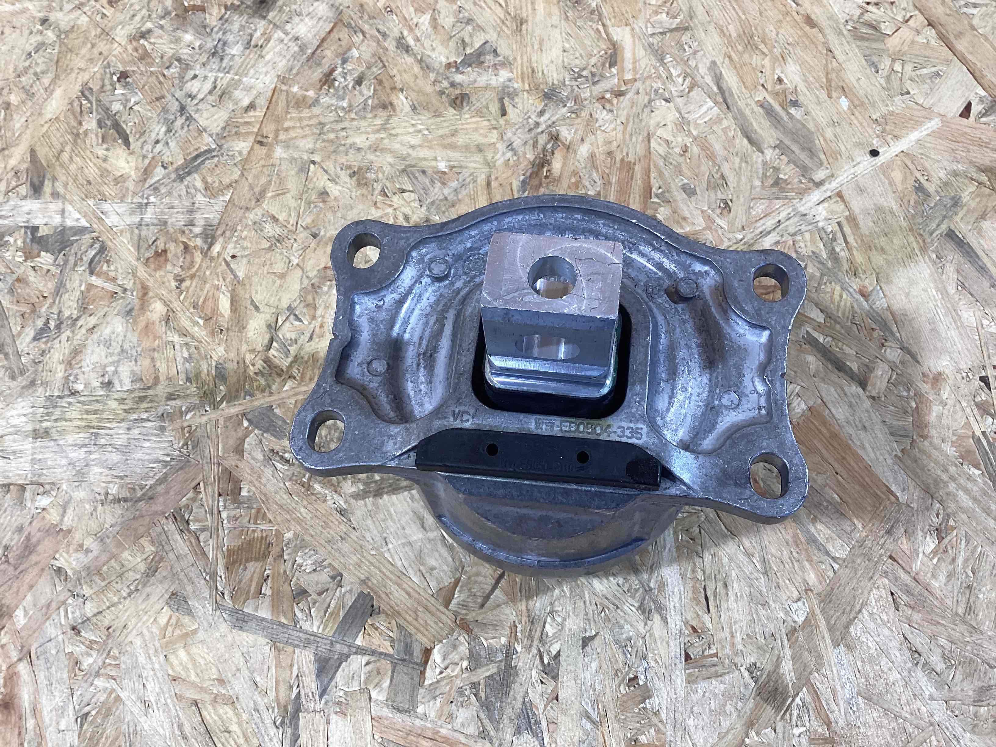 Подушка крепления двигателя Porsche 911 250526-116