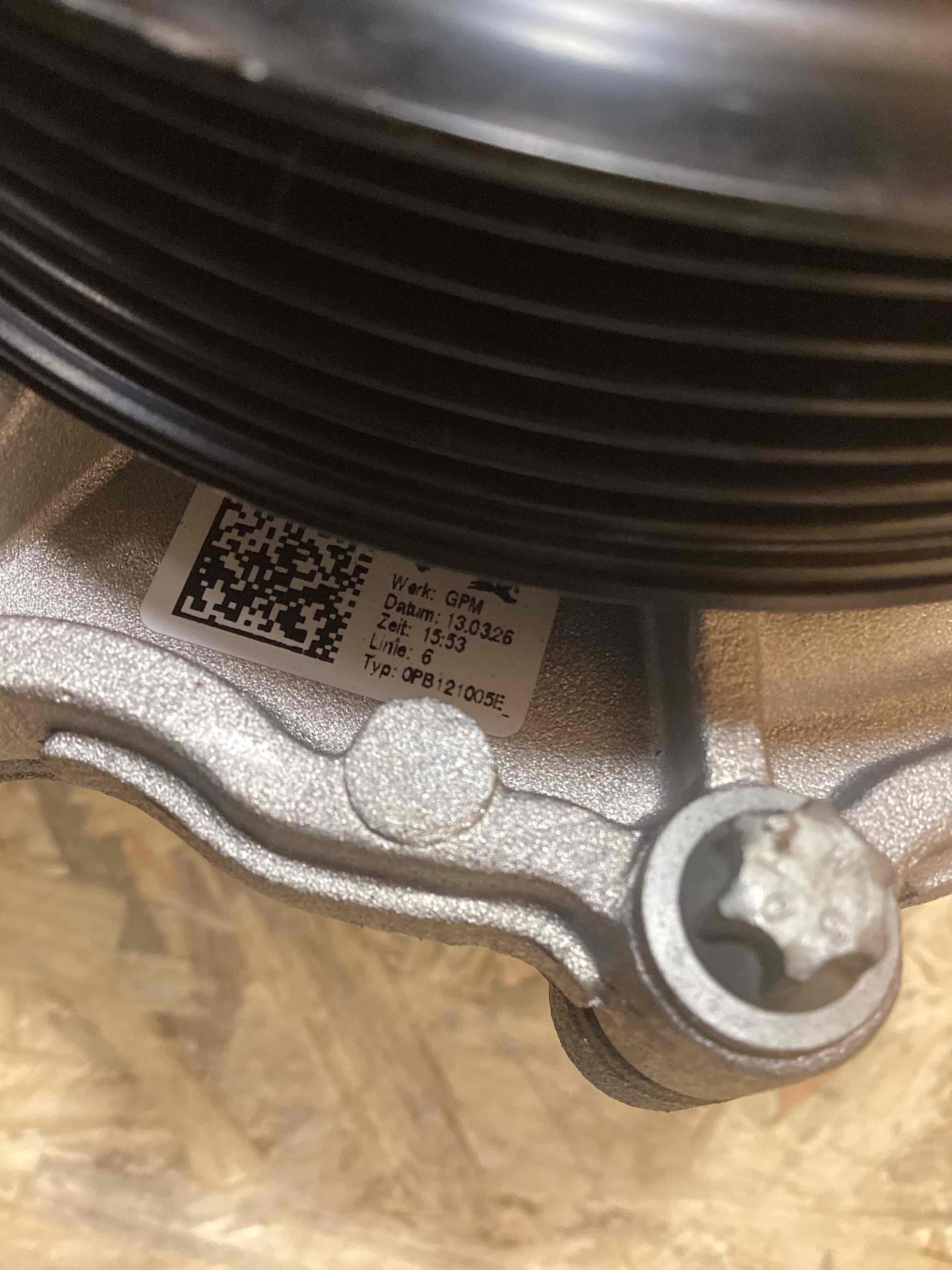 Помпа Porsche 911 250526-123