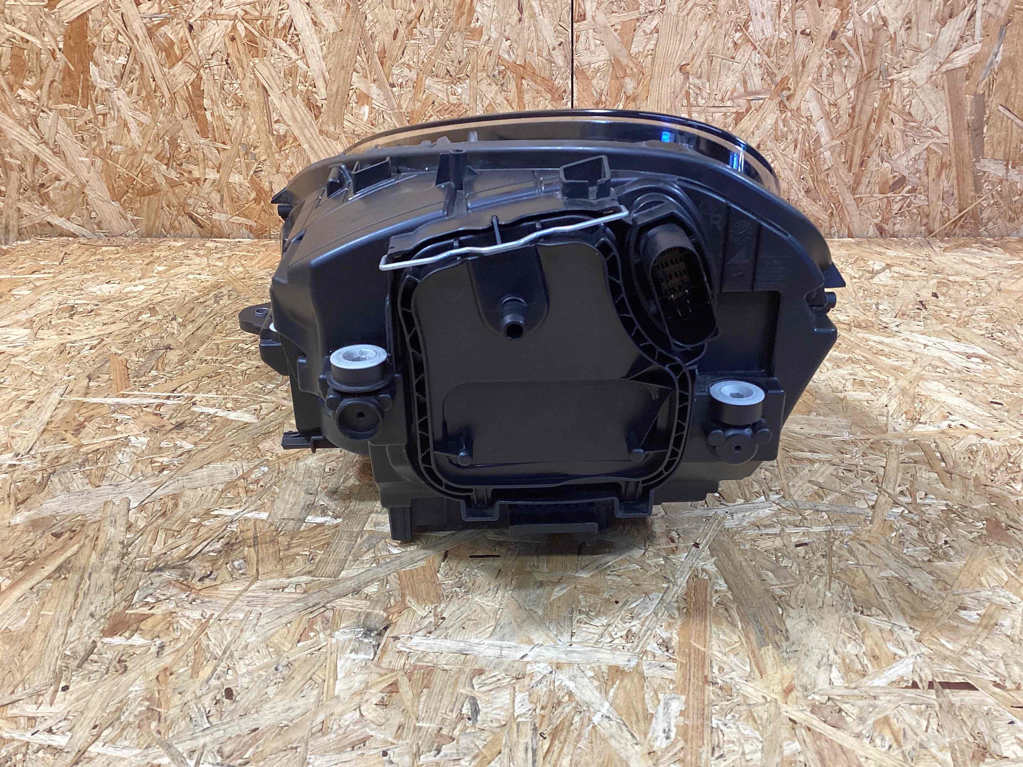 Фара правая Porsche Macan 250925-102