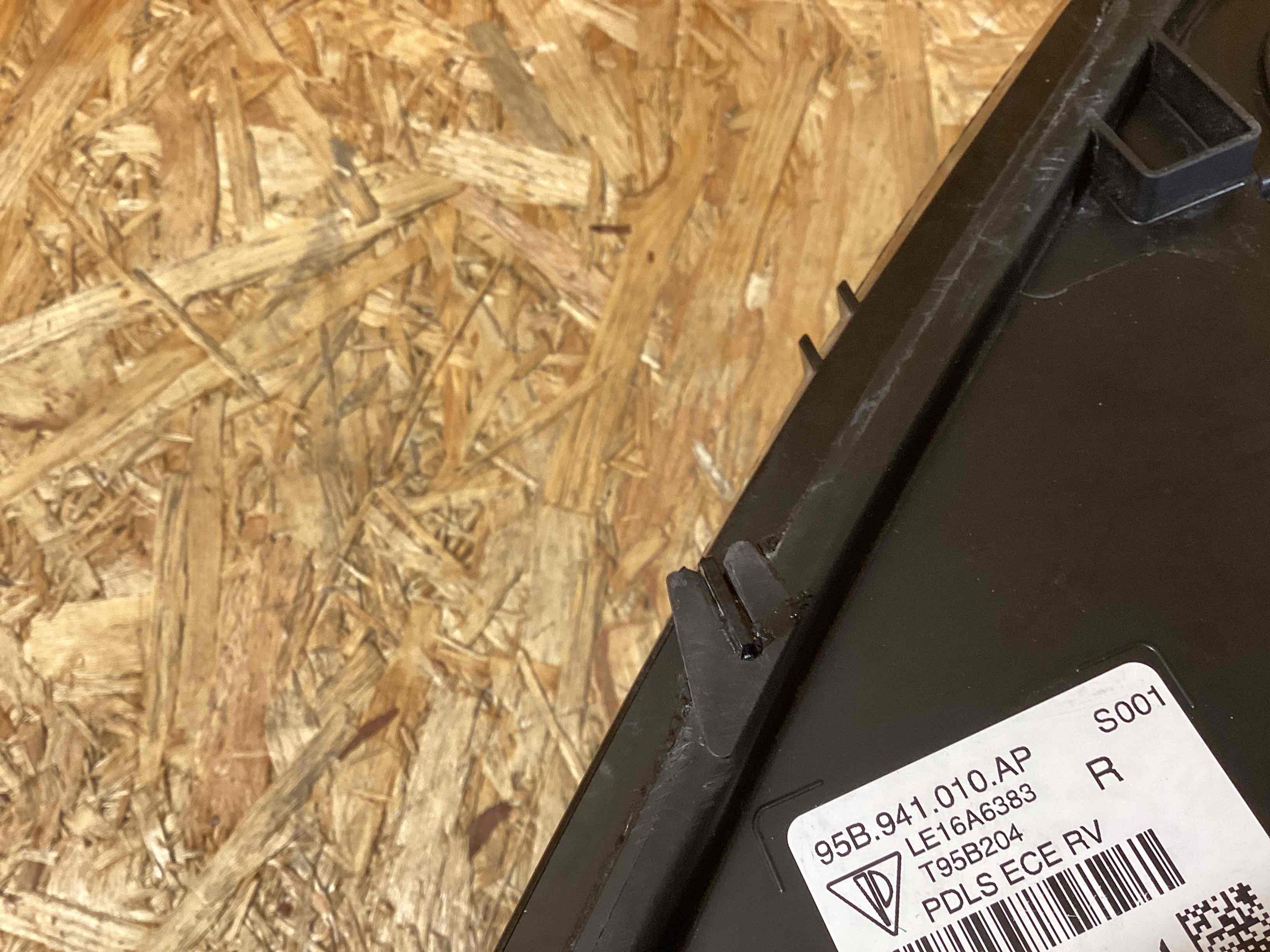 Фара правая Porsche Macan 250925-102