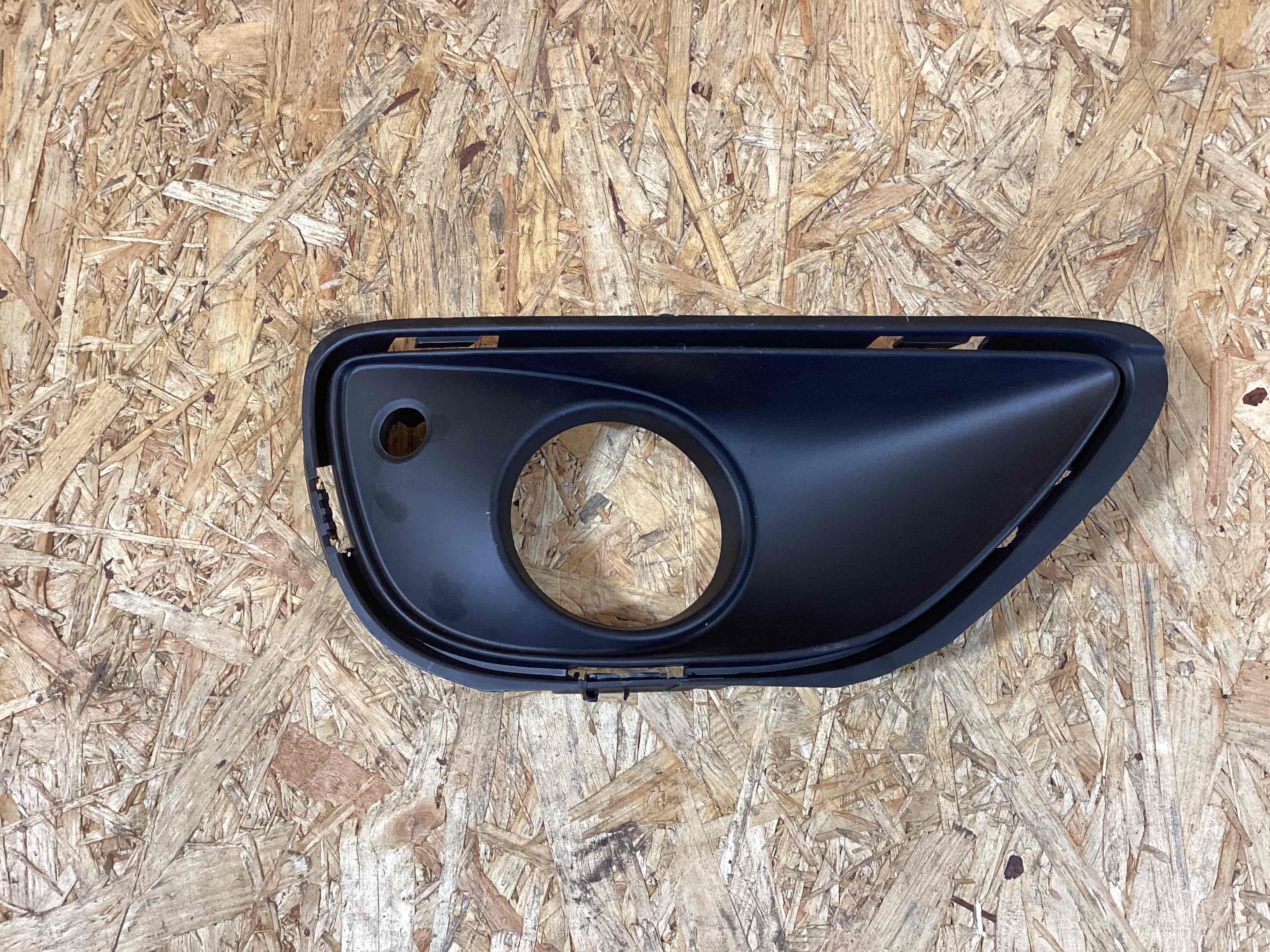 Заглушка, вставка (решетка) в бампер Porsche Cayenne 250925-104