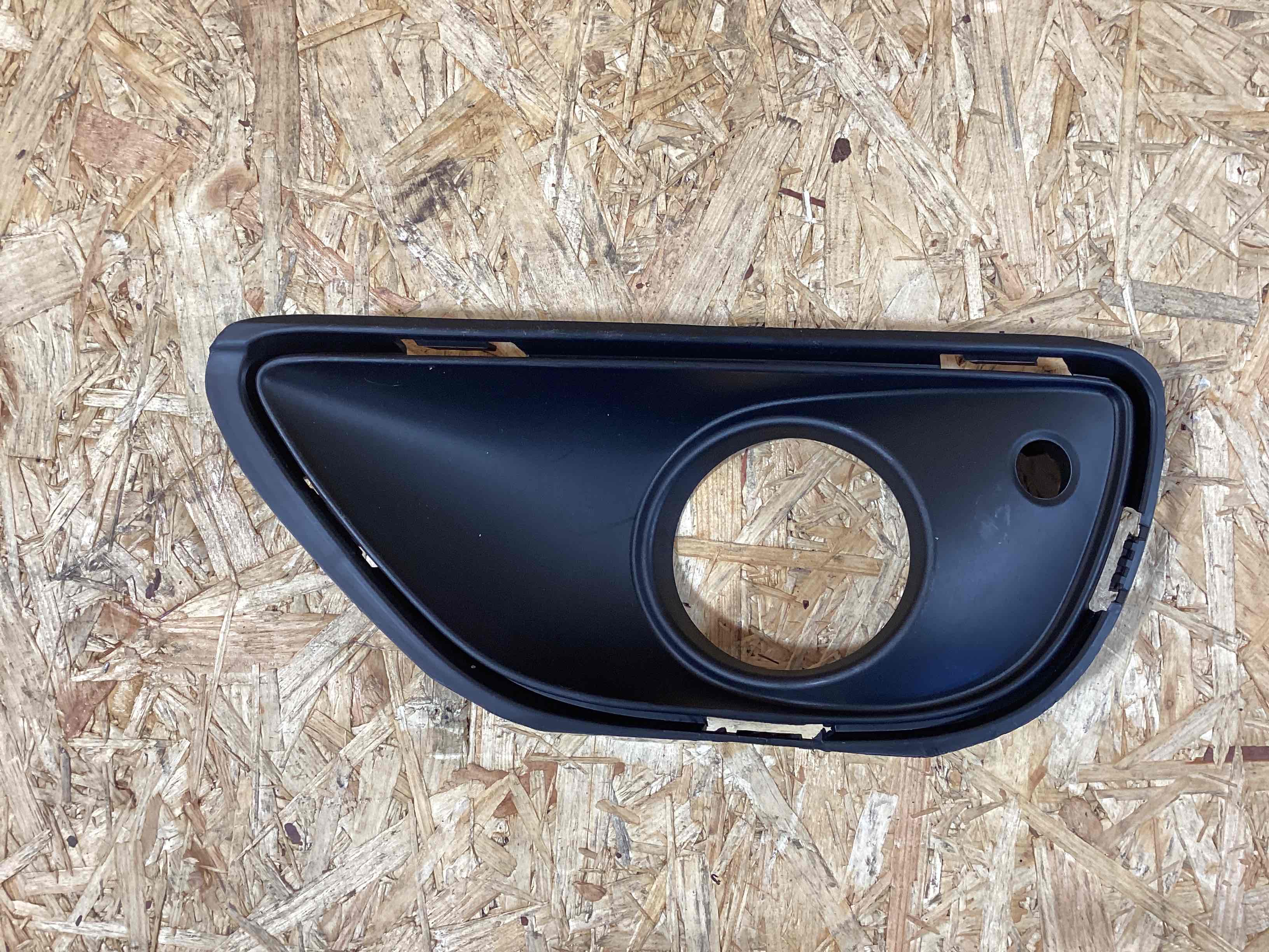 Заглушка, вставка (решетка) в бампер Porsche Cayenne 250925-106