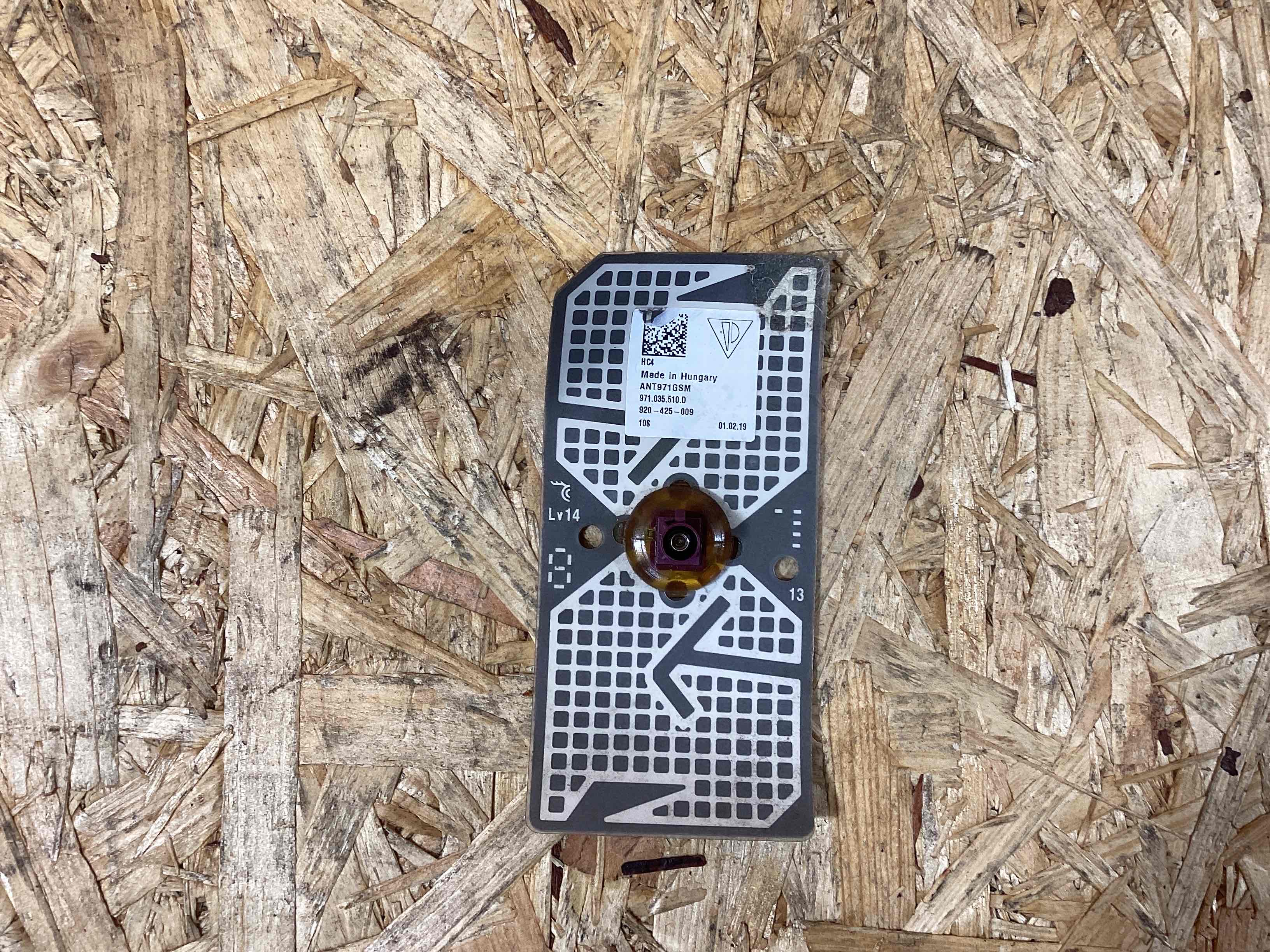 Антенна, усилитель антенны Porsche Panamera 250925-119