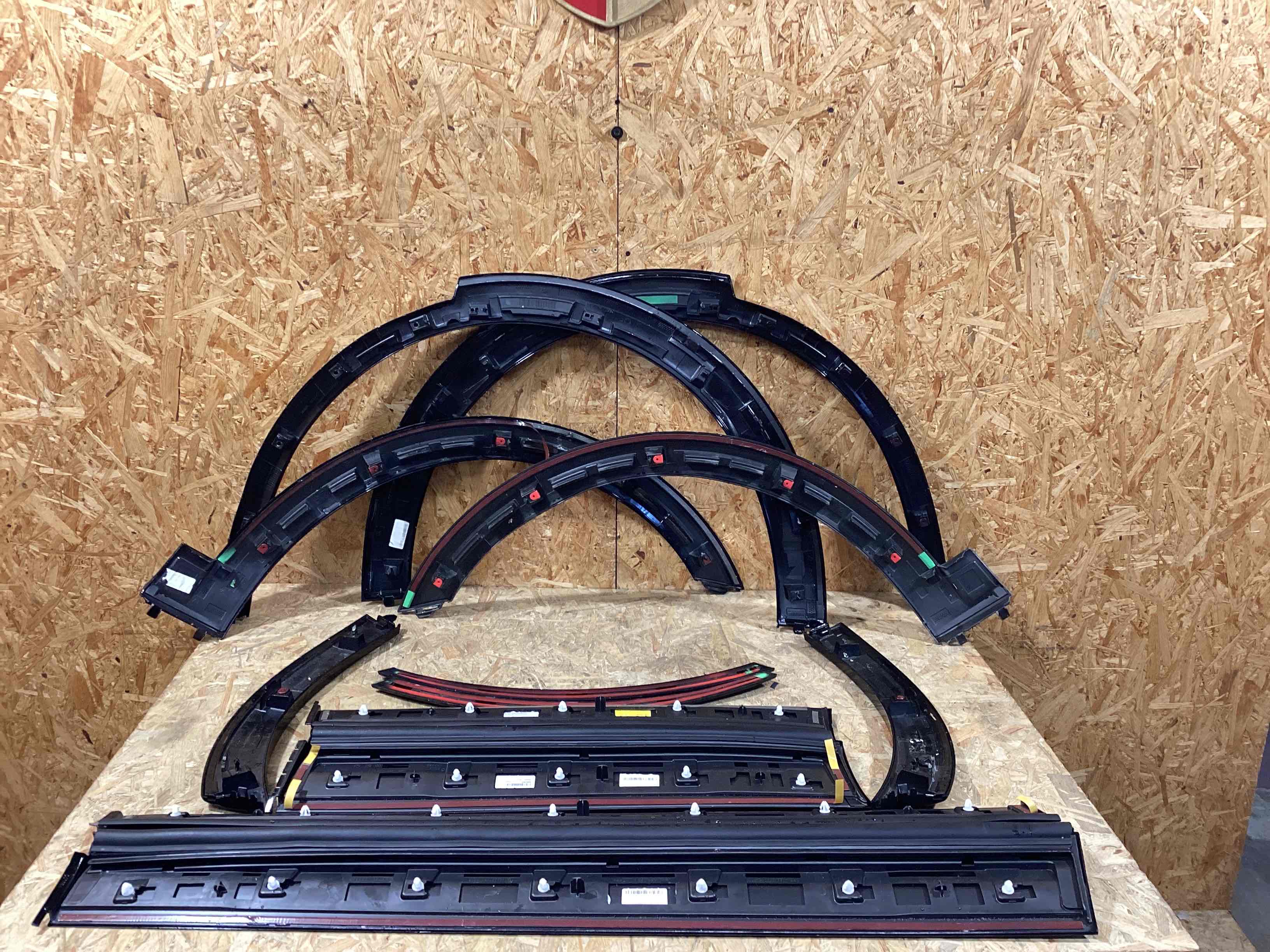 Молдинг двери передней левой Porsche Cayenne 250926-111