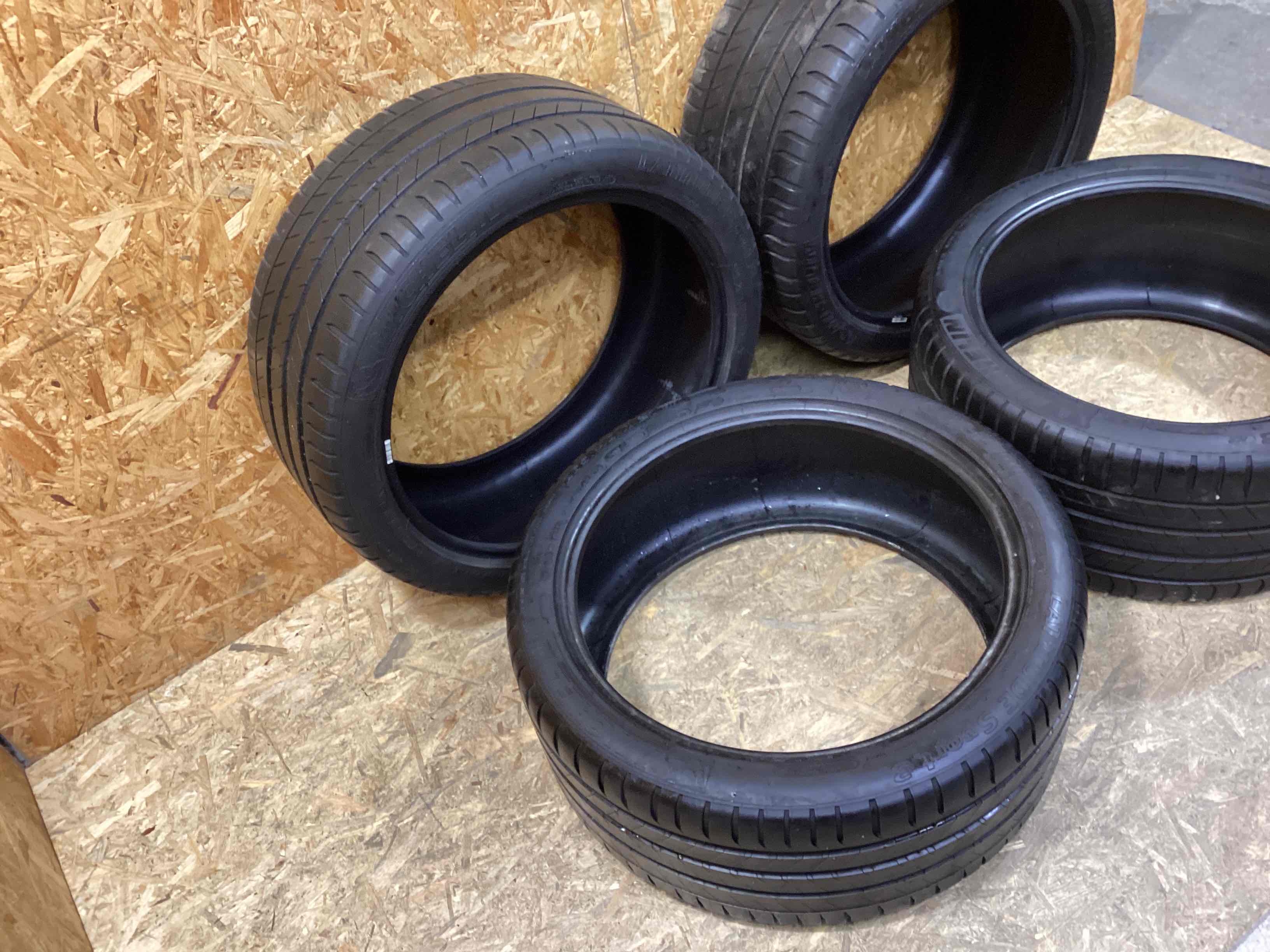 Колесо запасное, держатель, кронштейн, обшивка Porsche Macan 251125-101