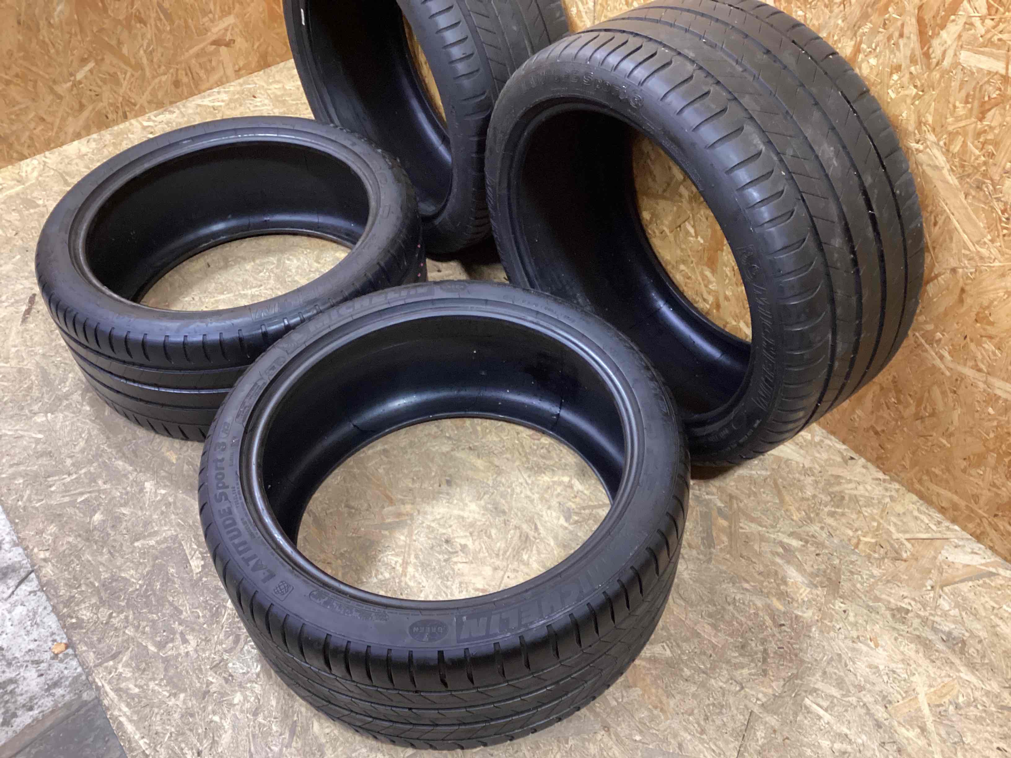 Колесо запасное, держатель, кронштейн, обшивка Porsche Macan 251125-101