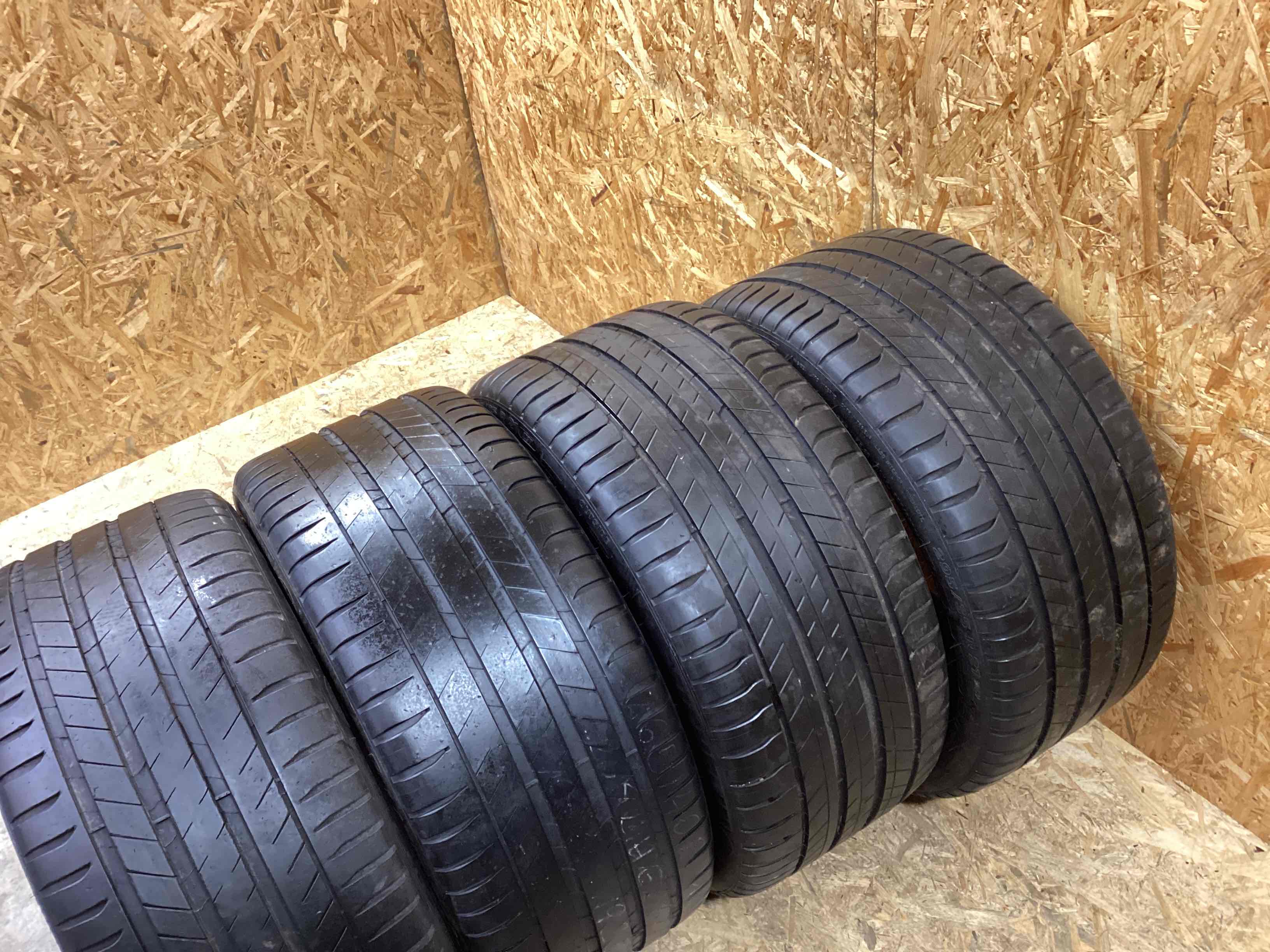 Колесо запасное, держатель, кронштейн, обшивка Porsche Macan 251125-101