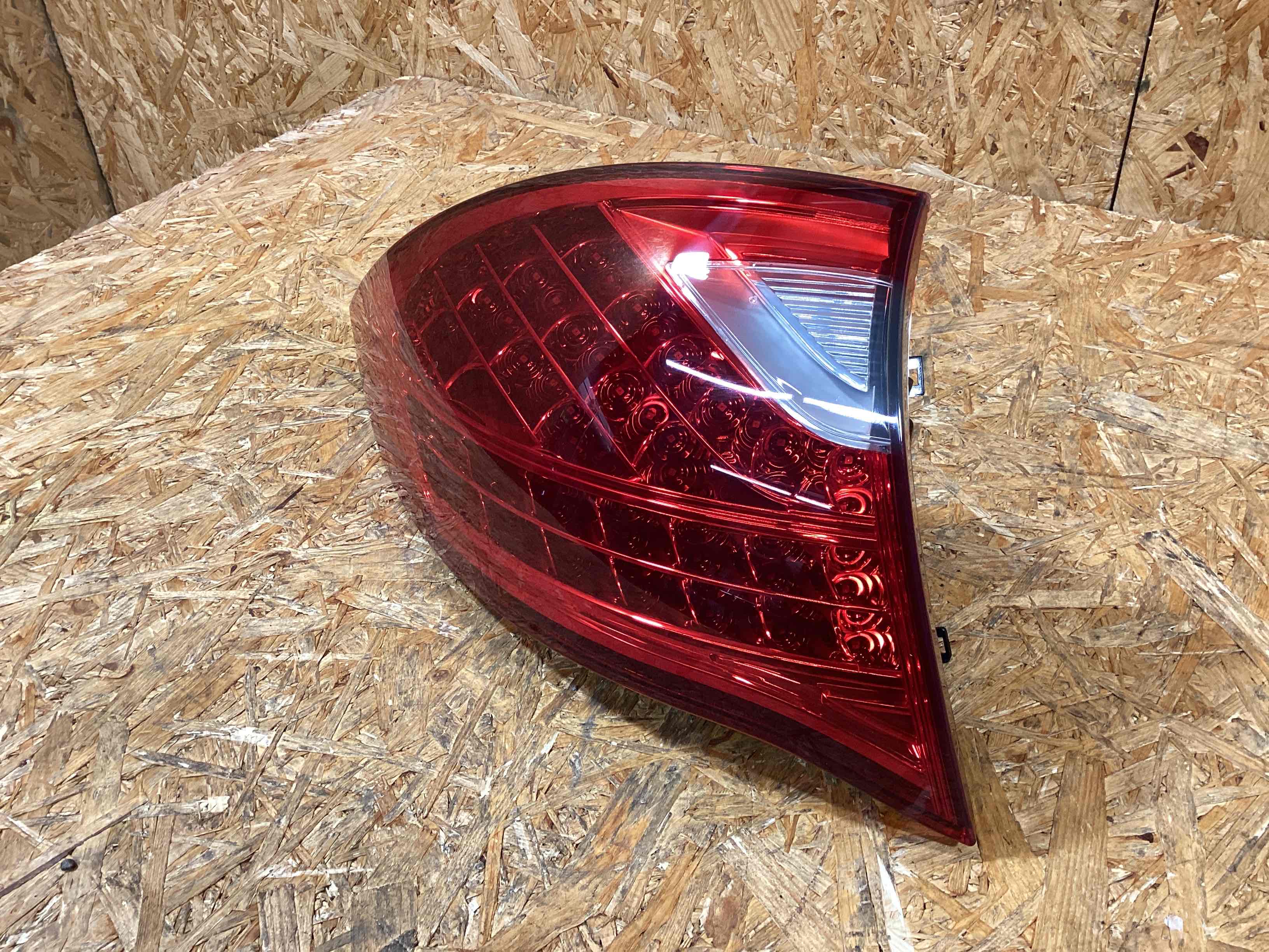 Фонарь задний левый Porsche Cayenne 251125-102