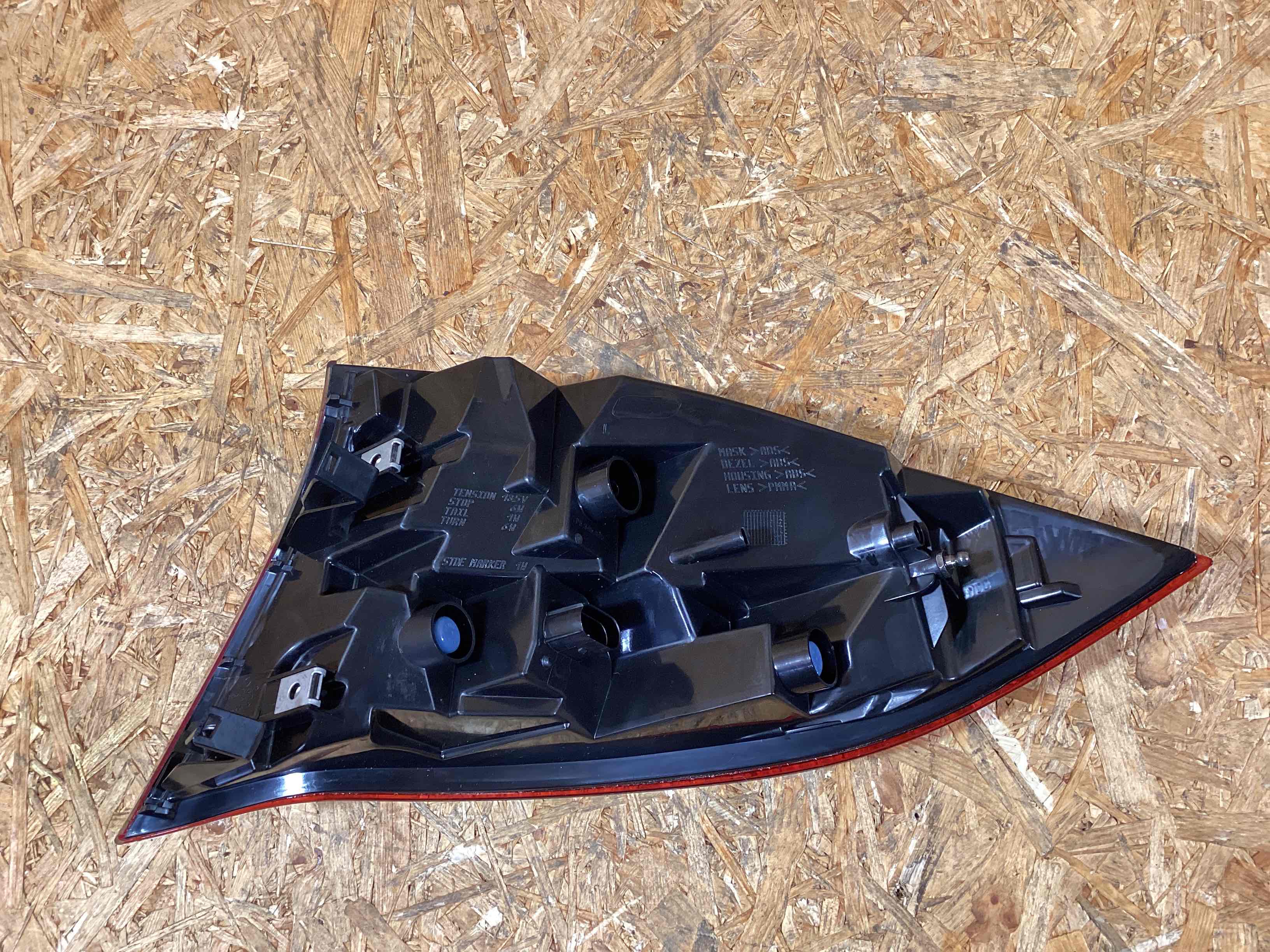 Фонарь задний левый Porsche Cayenne 251125-102