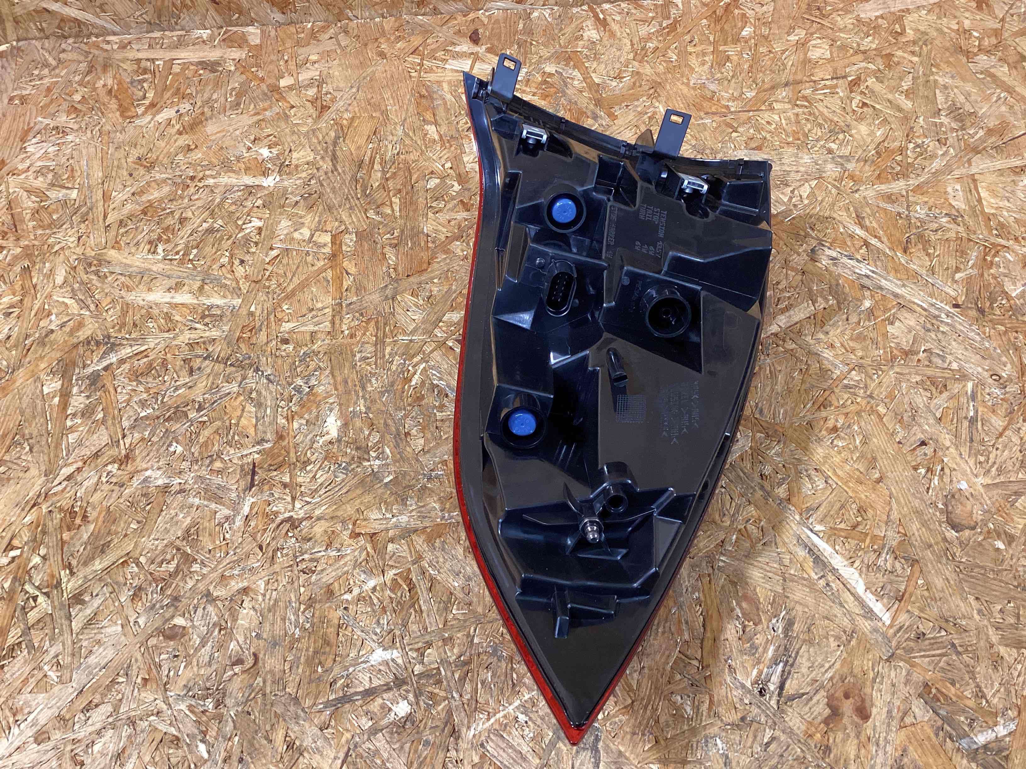 Фонарь задний левый Porsche Cayenne 251125-102