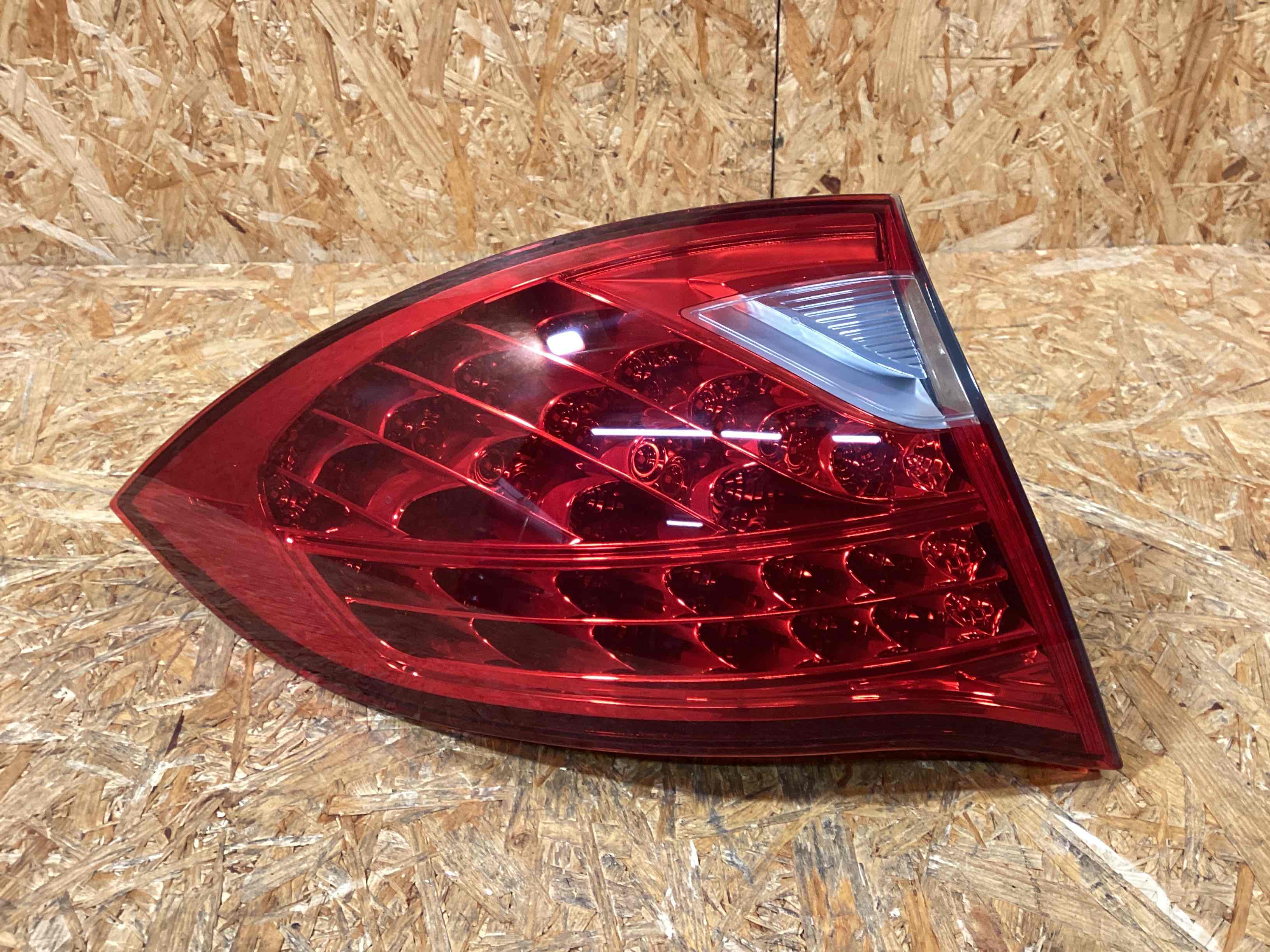 Фонарь задний левый Porsche Cayenne 251125-102