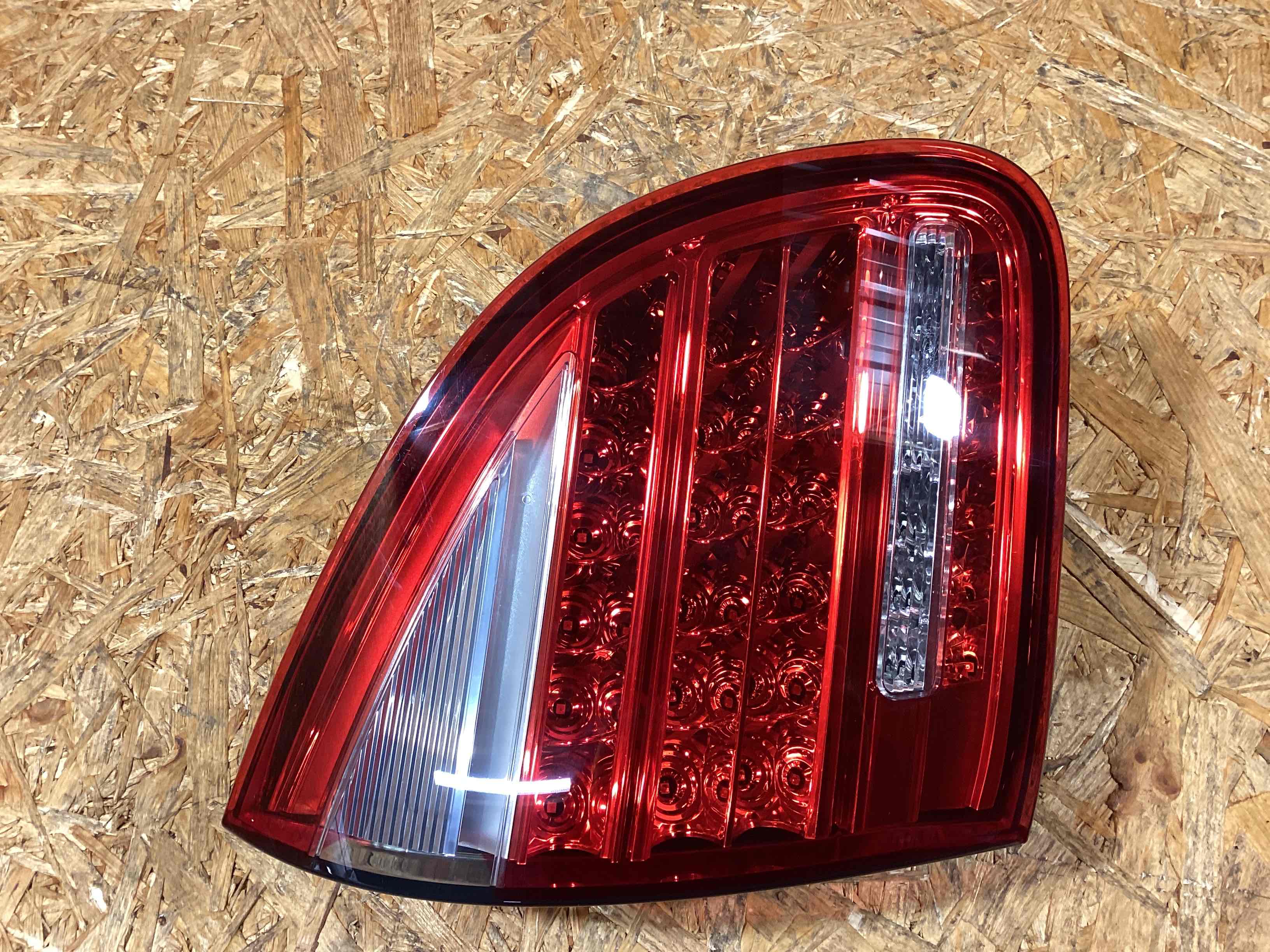 Фонарь задний левый Porsche Cayenne 251125-104