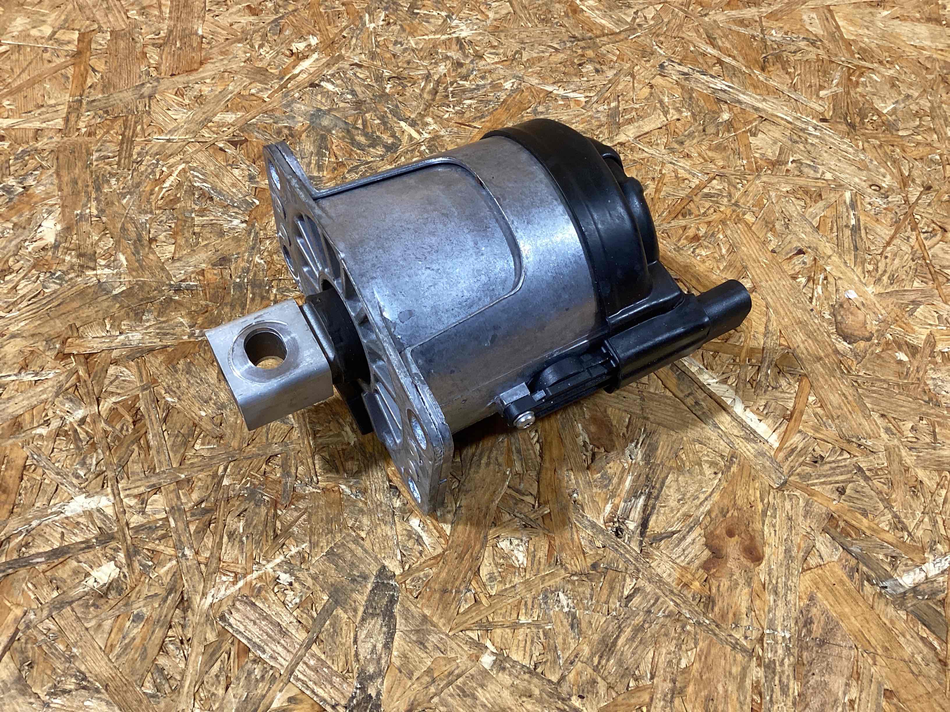 Подушка крепления двигателя Porsche 911 251125-110