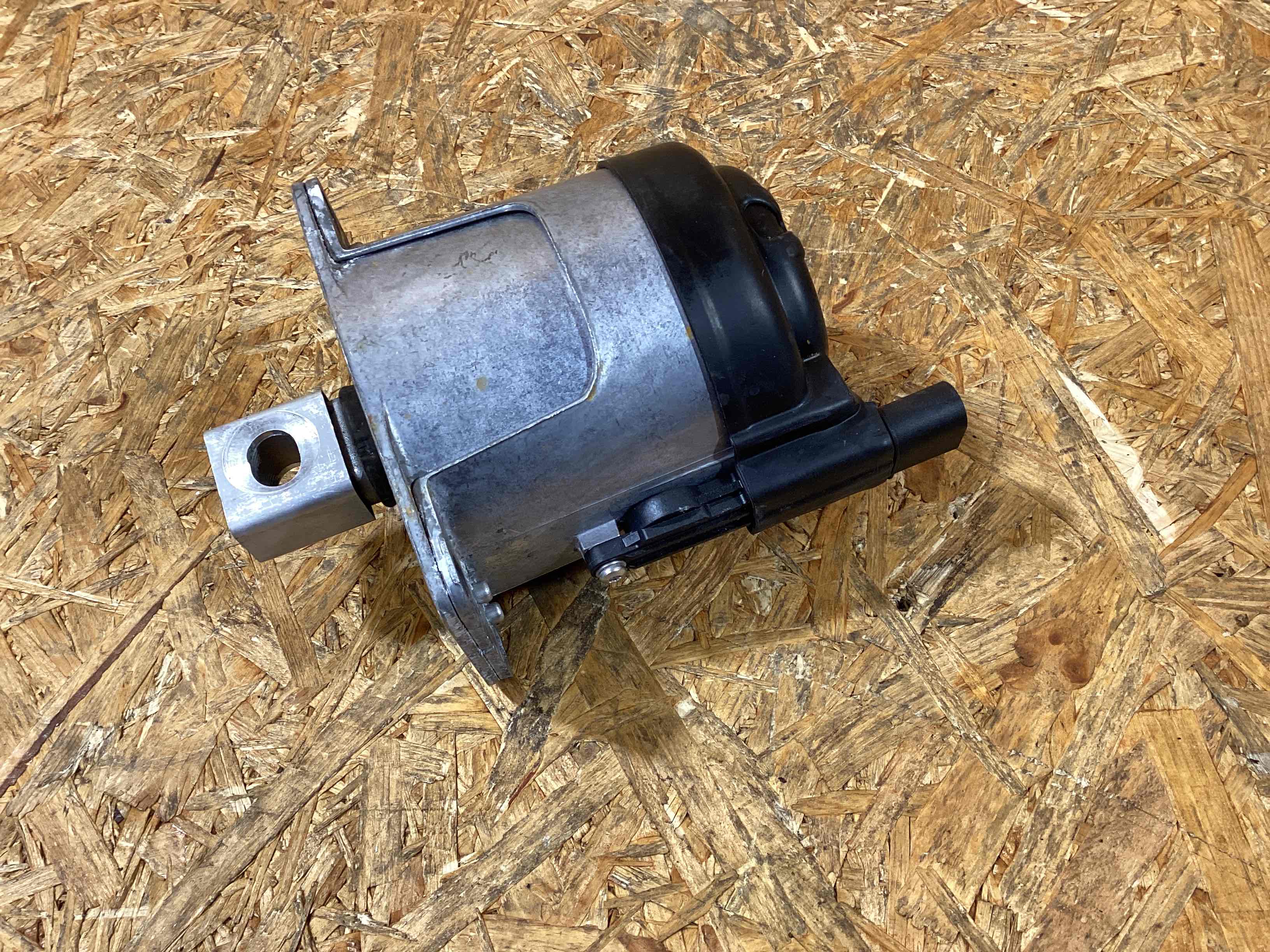 Подушка крепления двигателя Porsche 911 251125-111