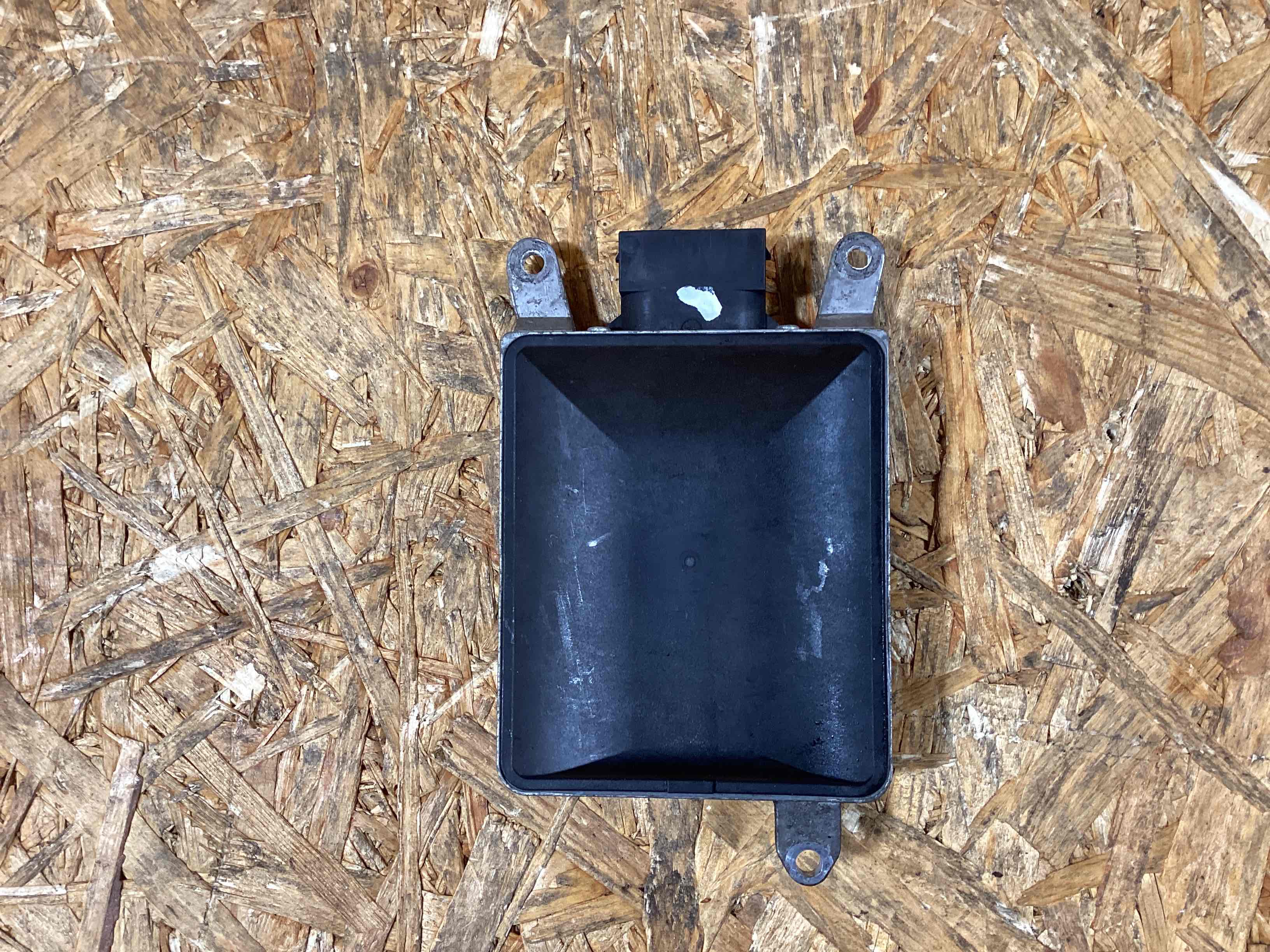 Активный круиз-контроль Porsche Macan 251125-114