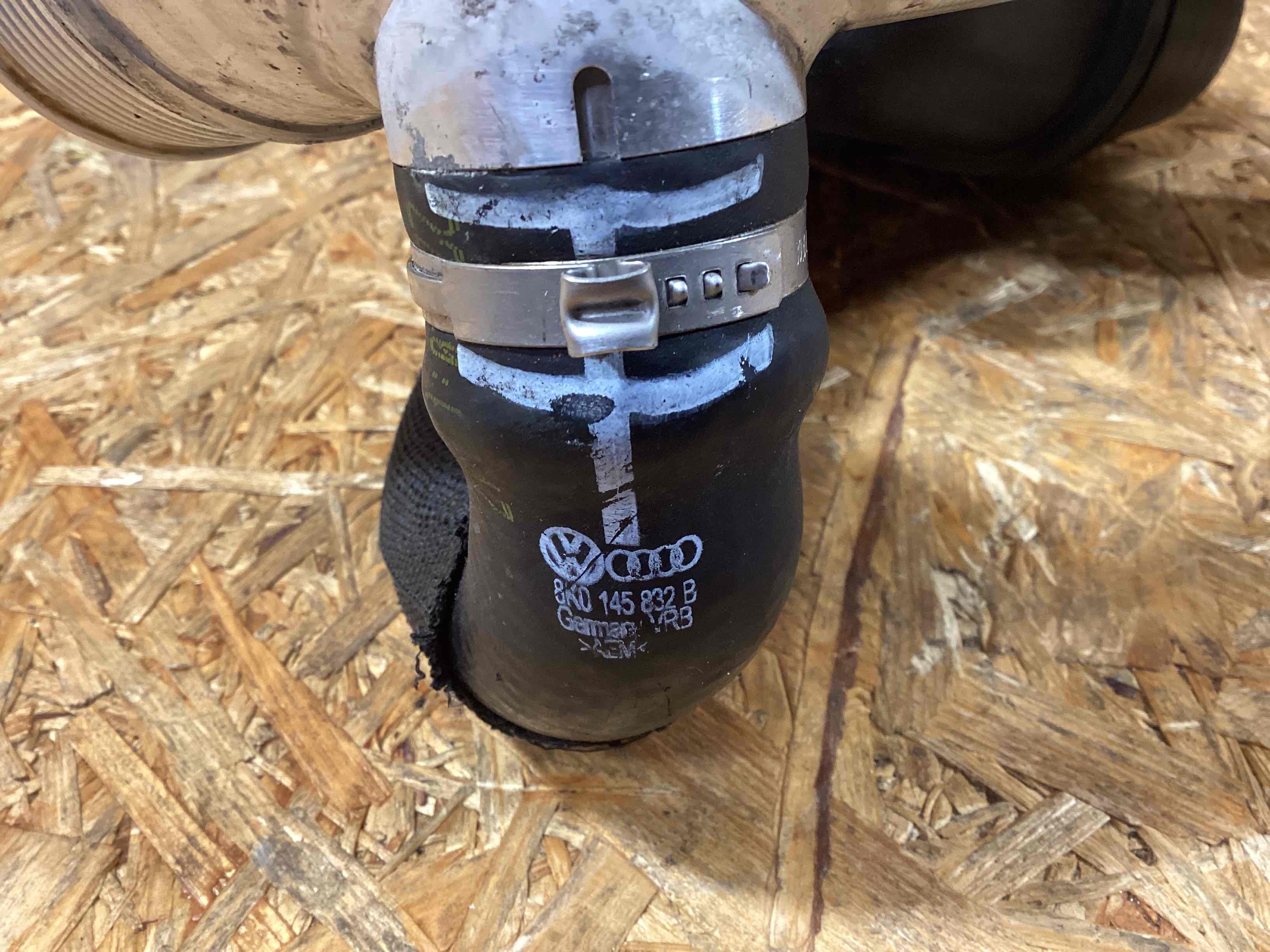 Патрубок Porsche Macan 260126-102