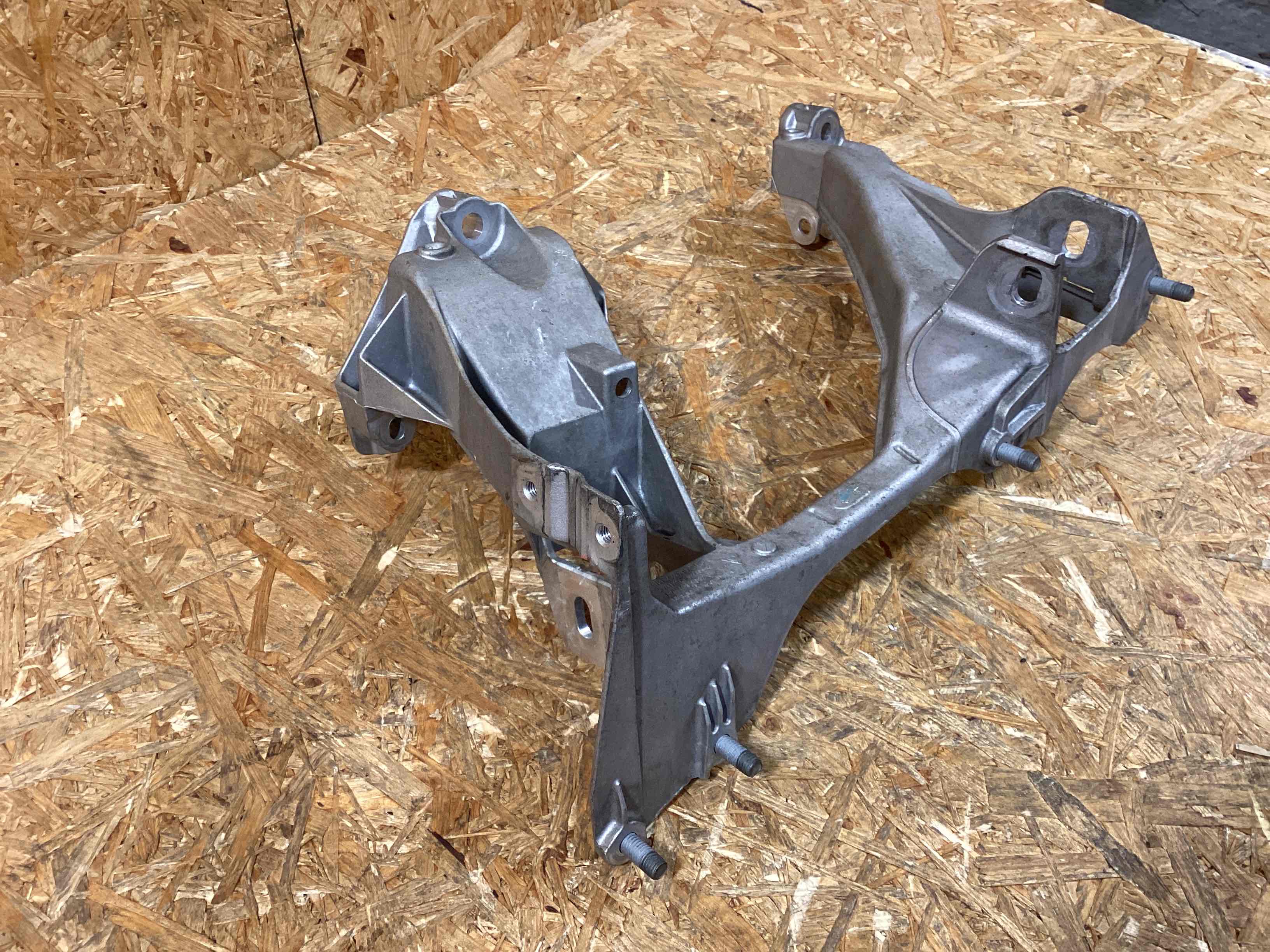 Рычаг задний правый Porsche 718 Cayman 260126-103