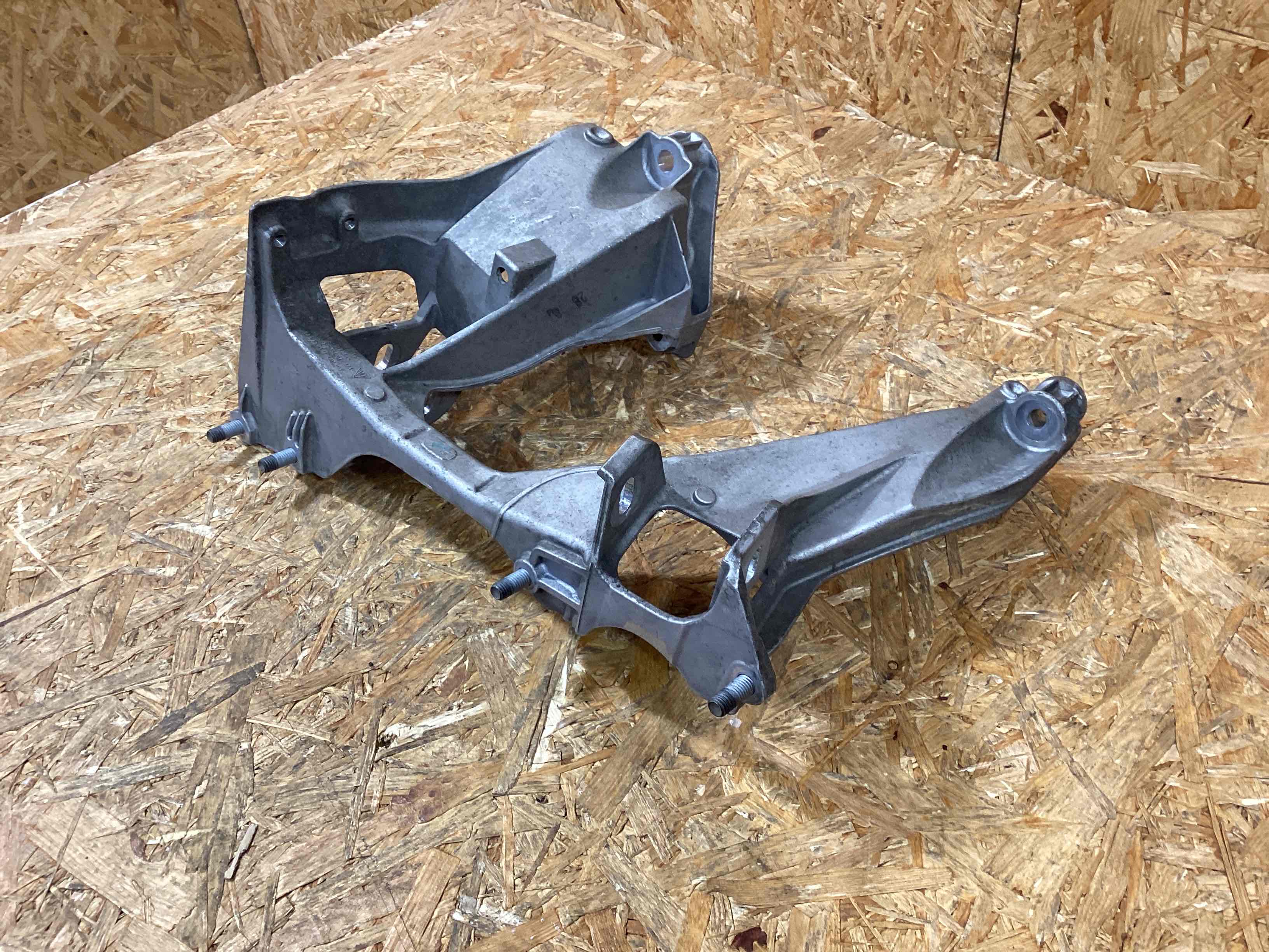 Рычаг задний правый Porsche 718 Cayman 260126-103