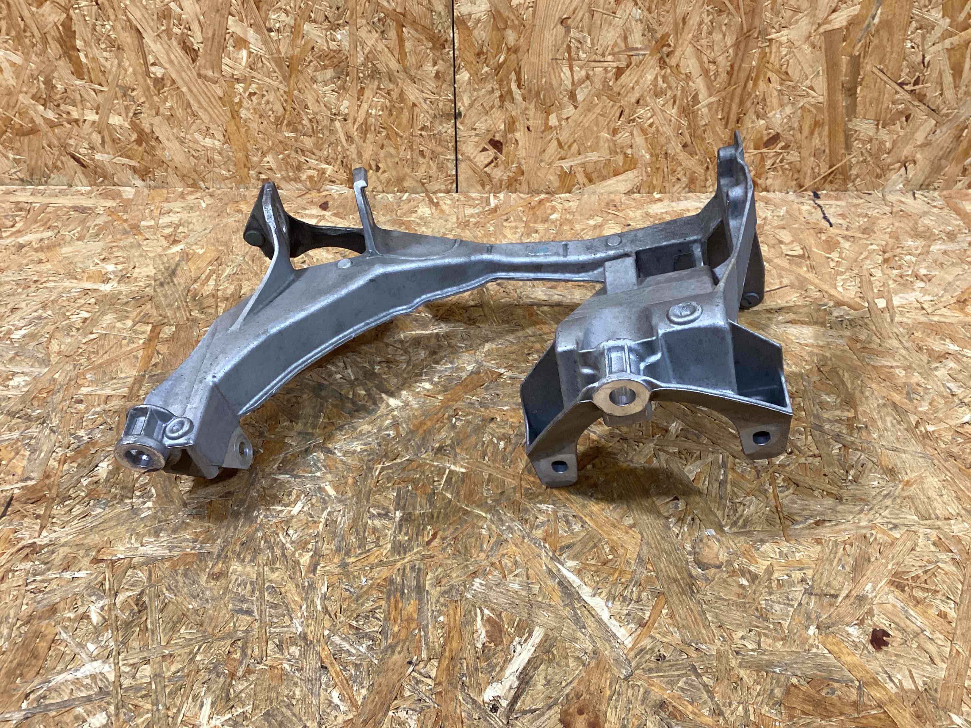 Рычаг задний правый Porsche 718 Cayman 260126-103