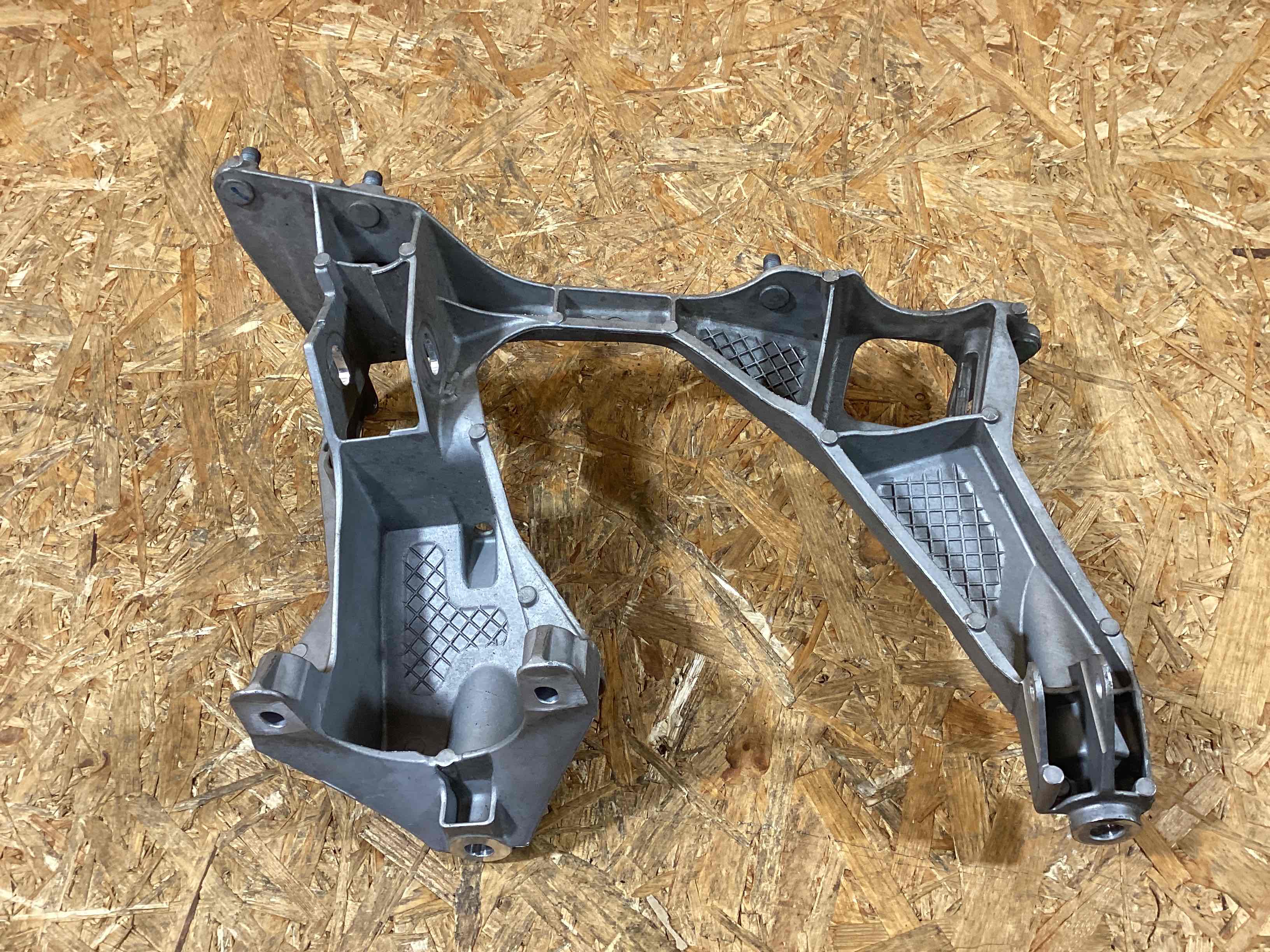 Рычаг задний правый Porsche 718 Cayman 260126-103