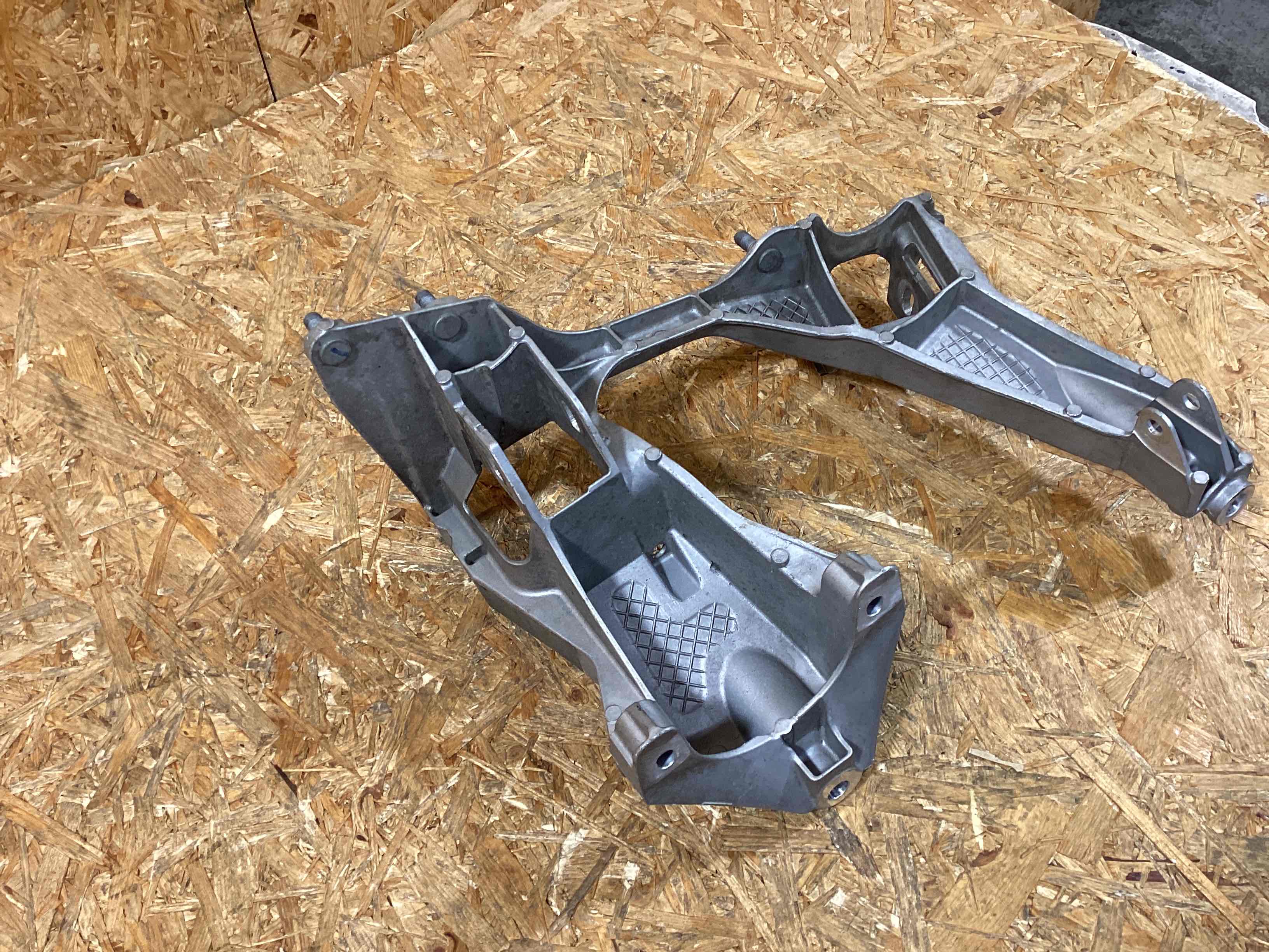 Рычаг задний правый Porsche 718 Cayman 260126-103