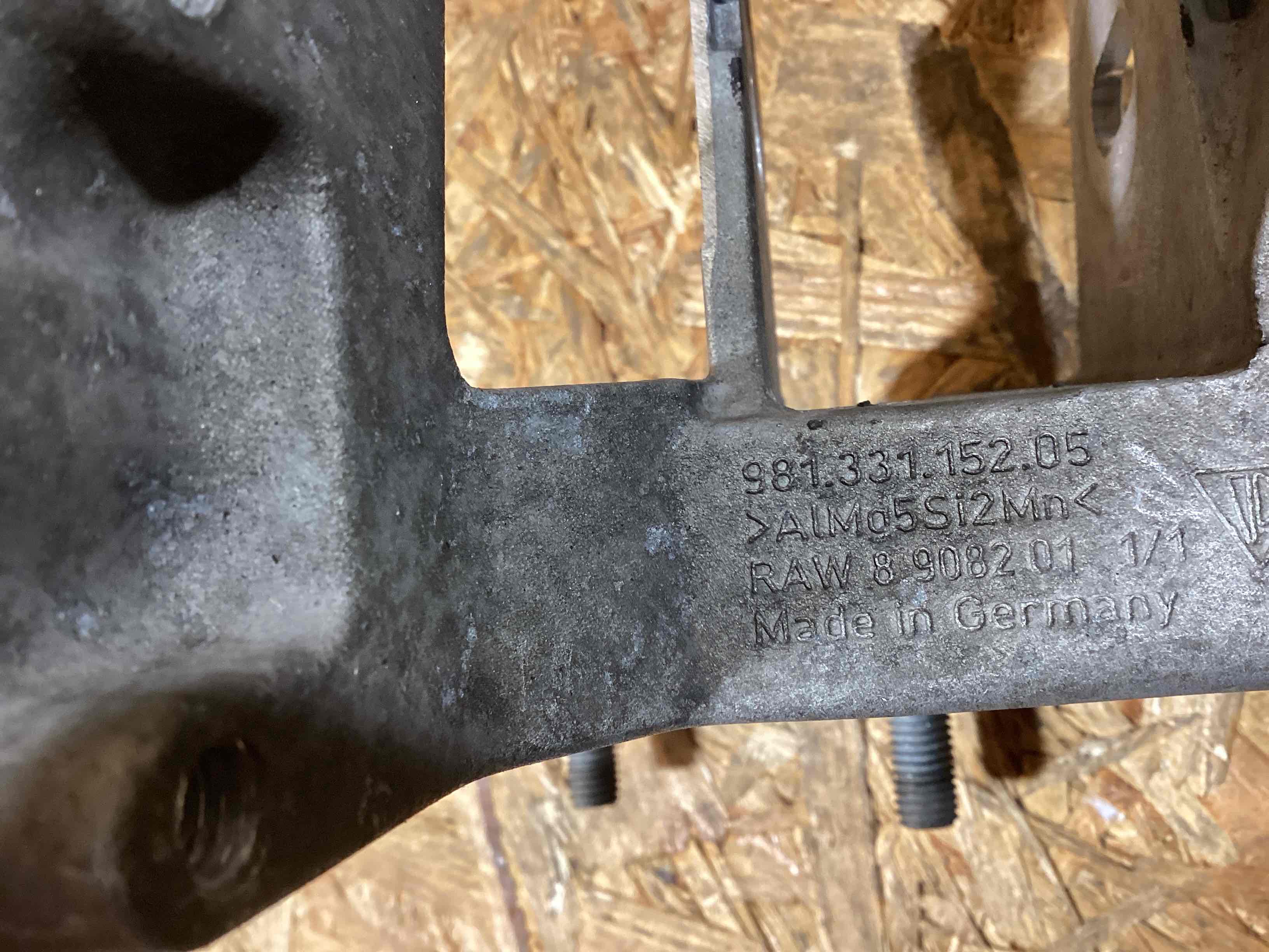 Рычаг задний правый Porsche 718 Cayman 260126-103