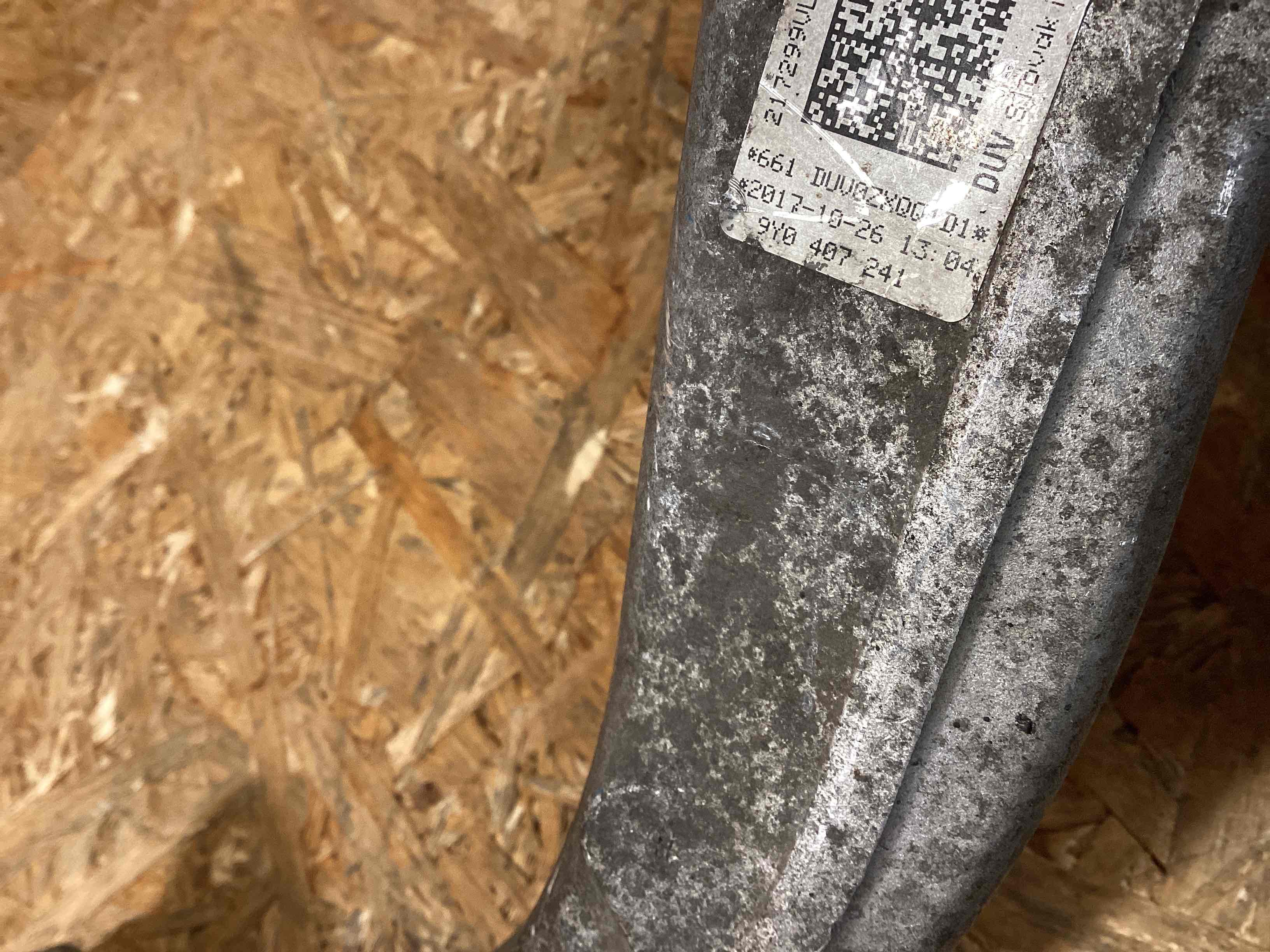 Кулак поворотный левый Porsche Cayenne 260126-105