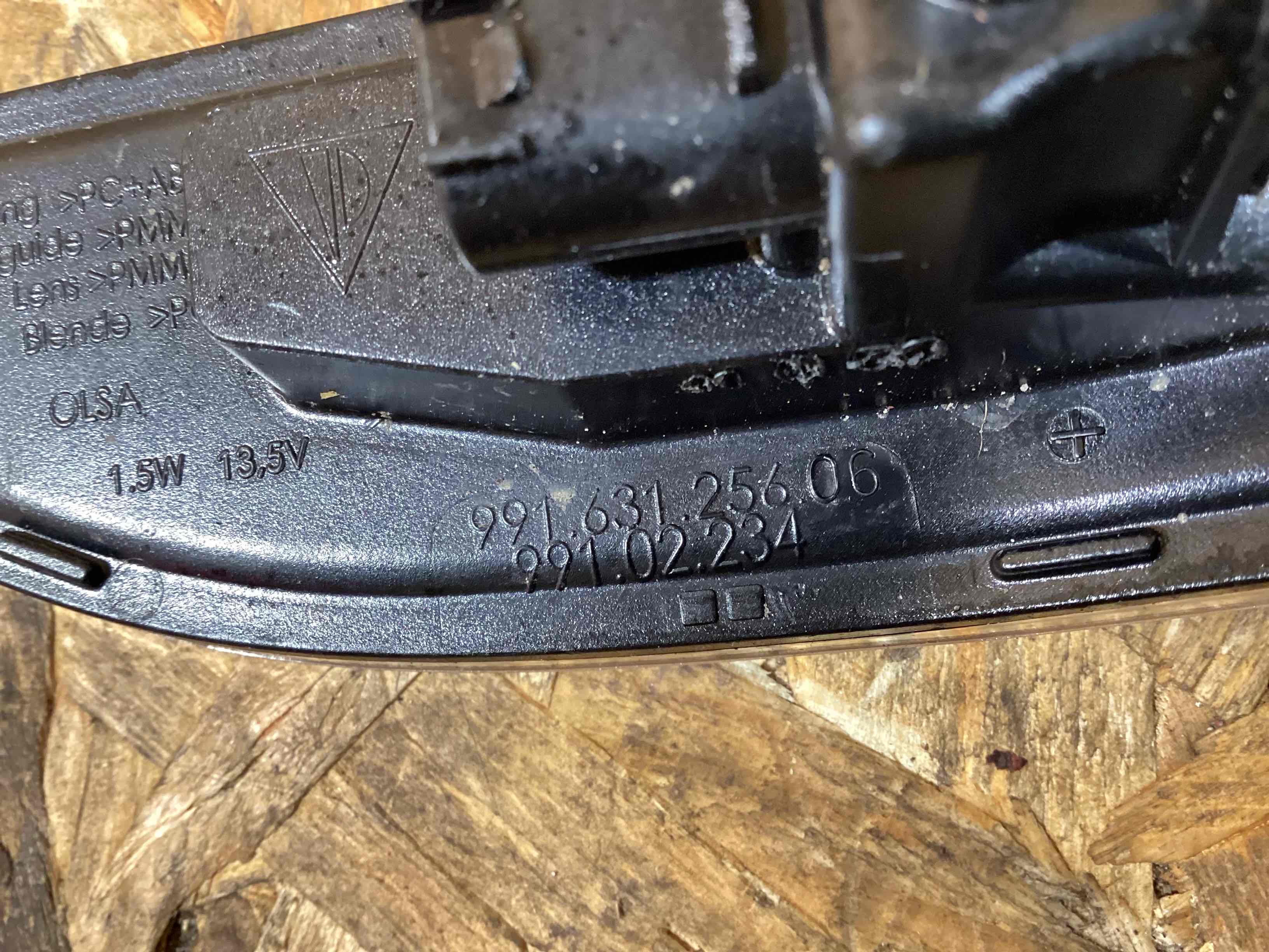 Фара правая Porsche 911 260226-110