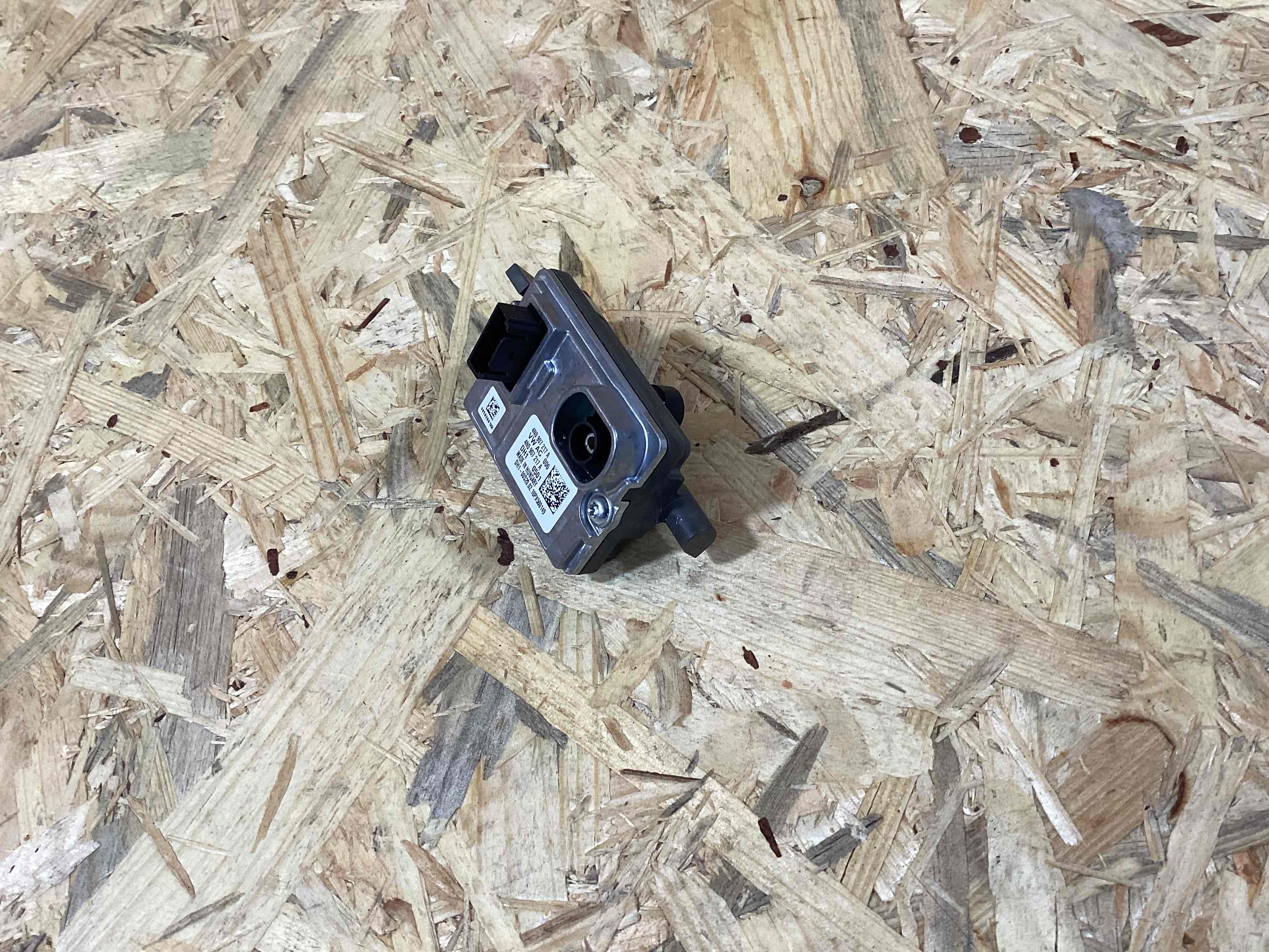 Камера, крепление камеры, корпус Porsche Cayenne 260326-105