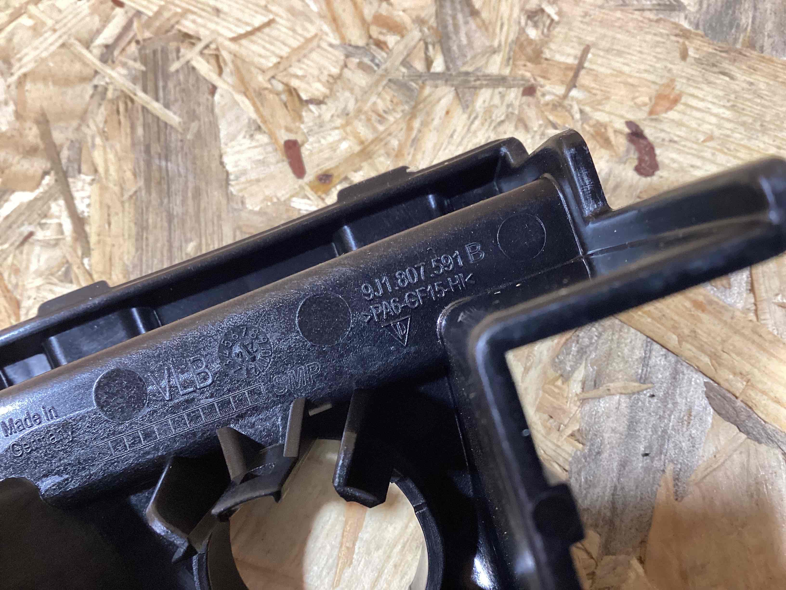 Датчик парктроника, крепление, корпус Porsche Taycan 260326-117