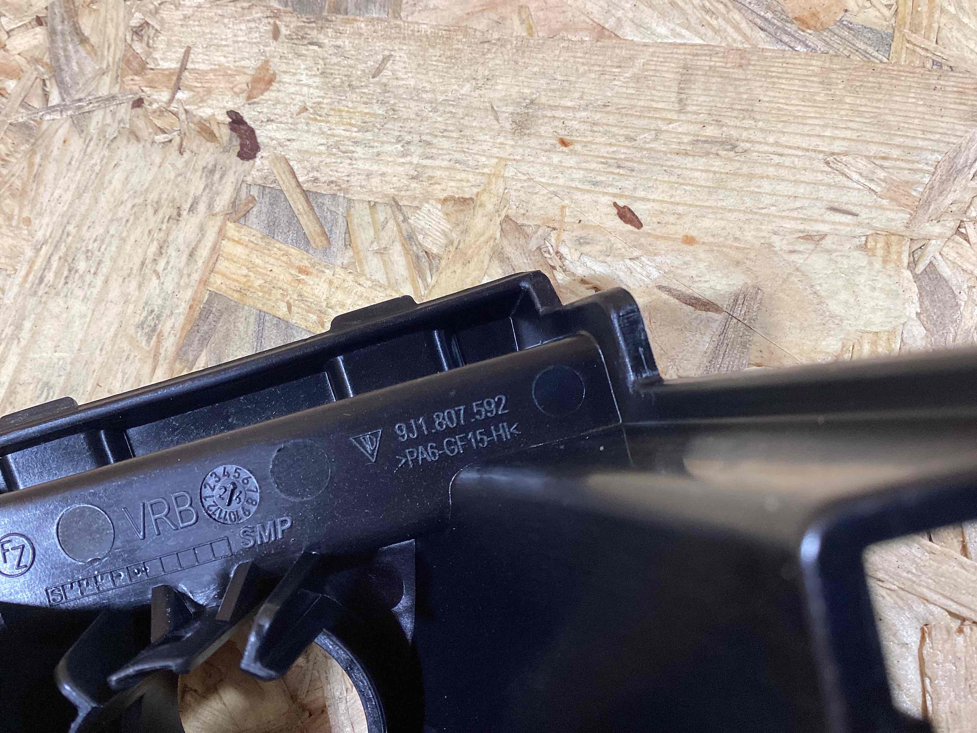 Датчик парктроника, крепление, корпус Porsche Taycan 260326-118