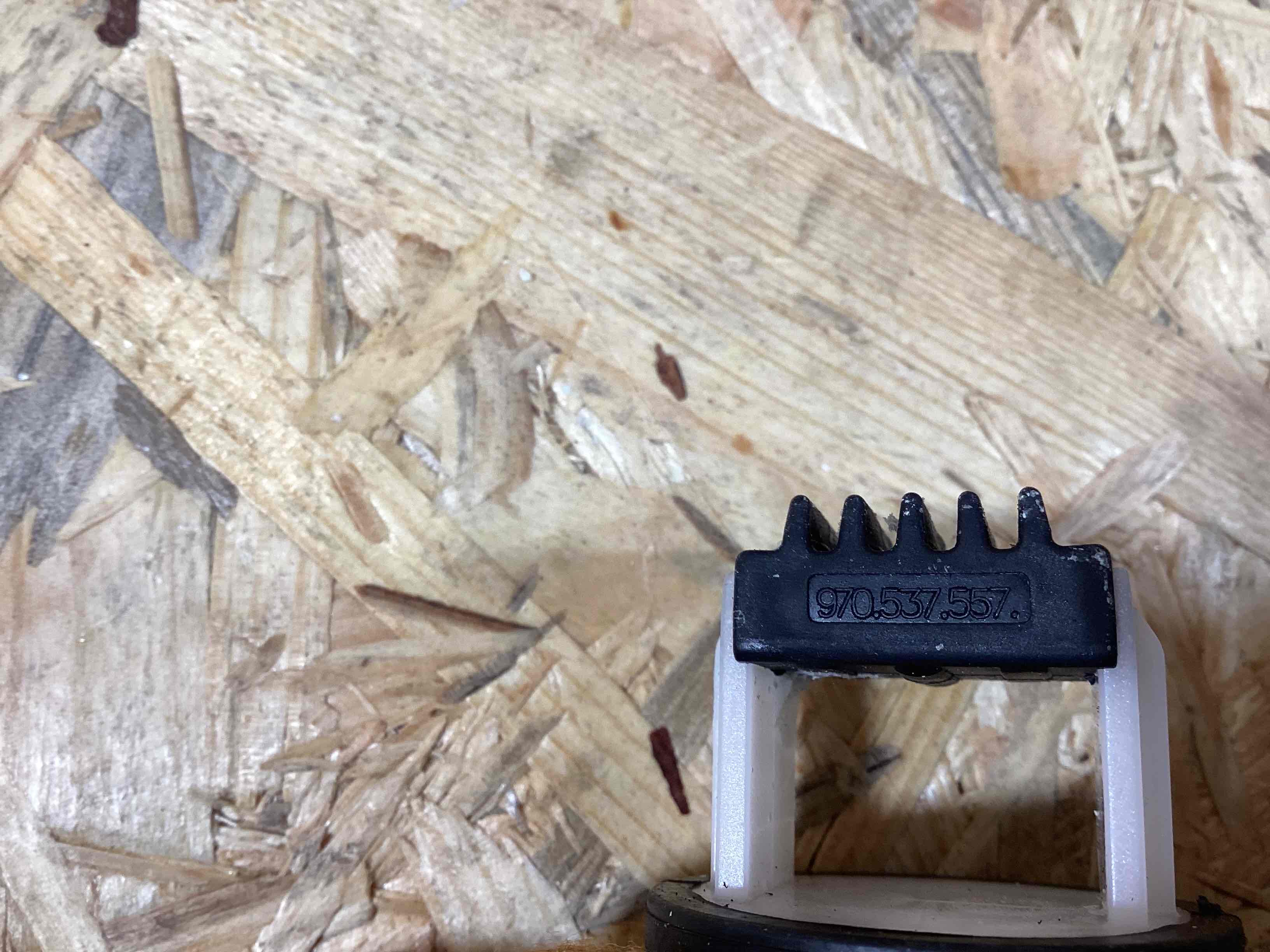 Молдинг двери передней правой Porsche Macan 260326-119