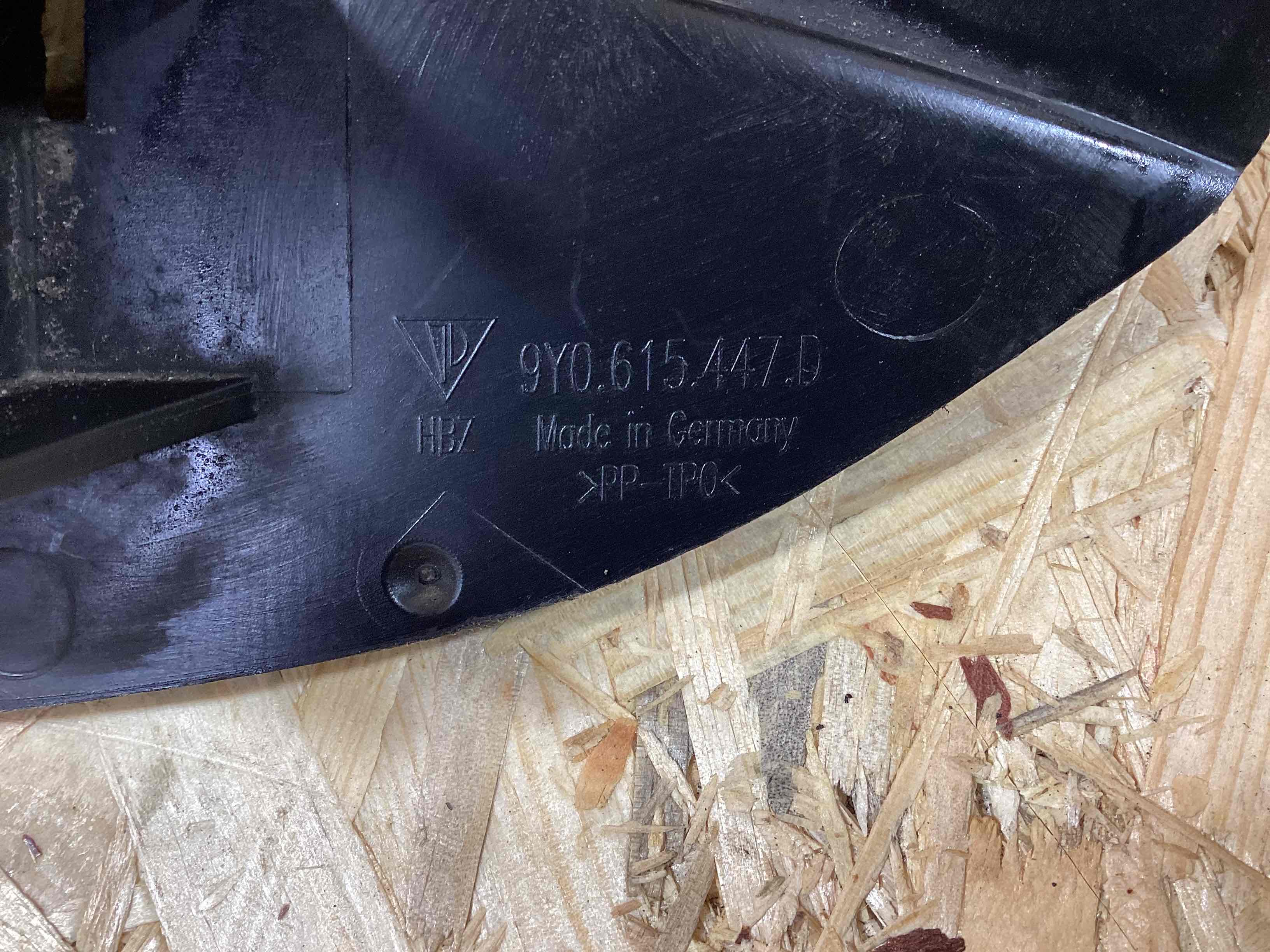 Брызговик Porsche Cayenne 260326-123