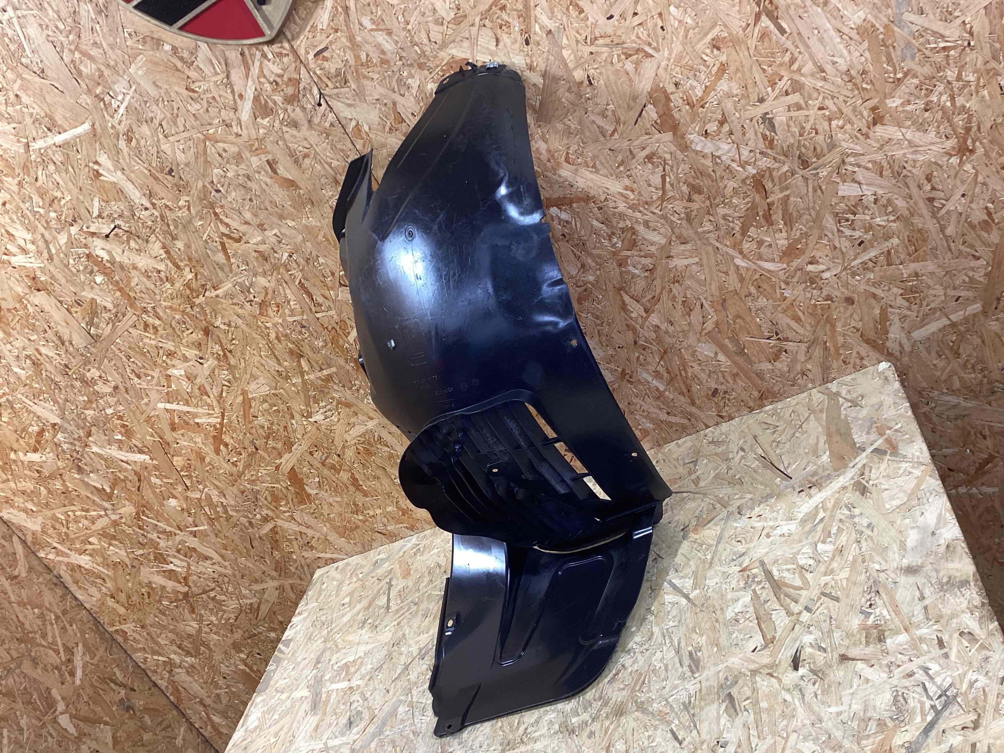 Защита арок передняя левая (подкрылок) Porsche Boxster 718 260526-103