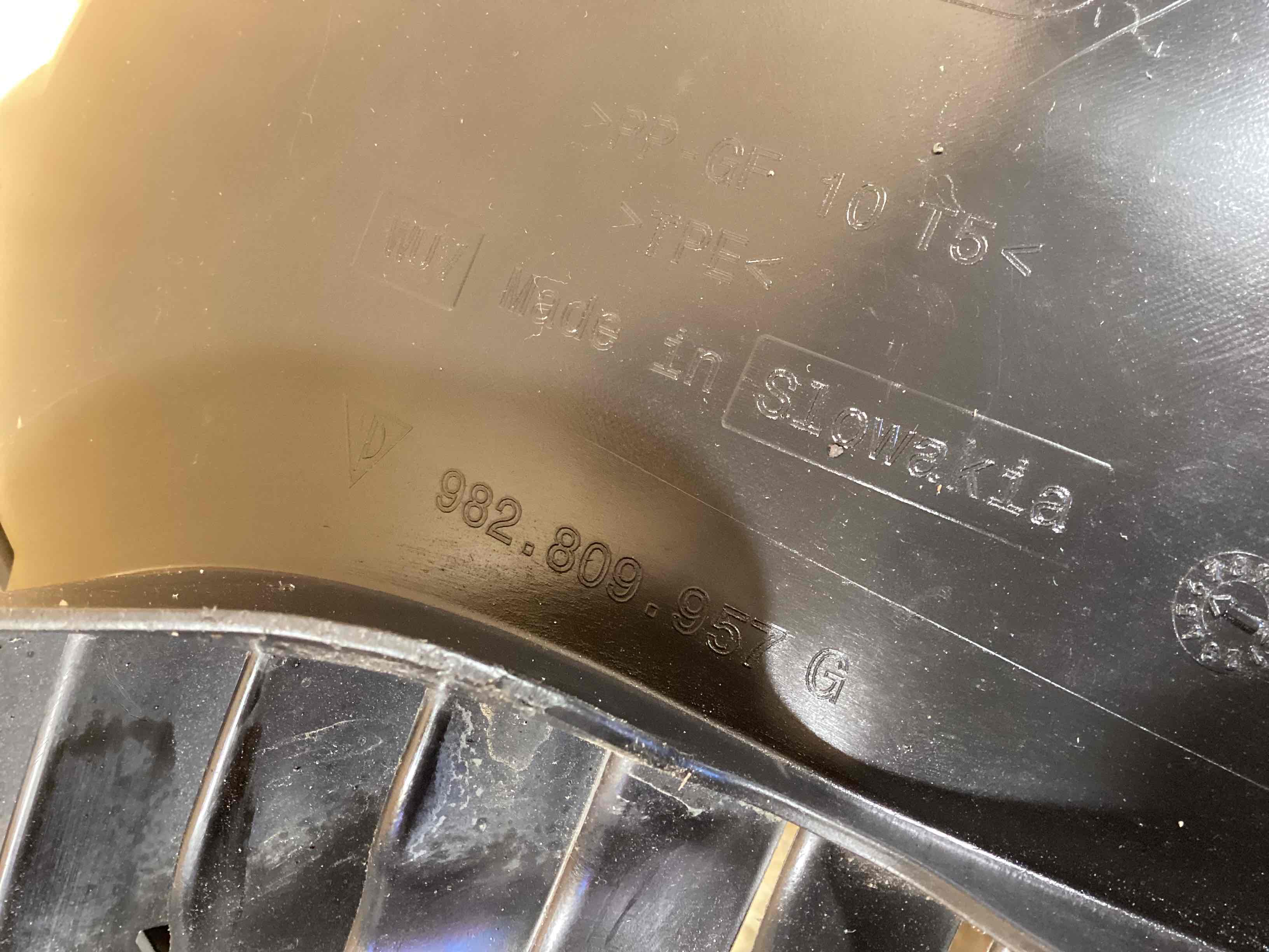 Защита арок передняя левая (подкрылок) Porsche Boxster 718 260526-103