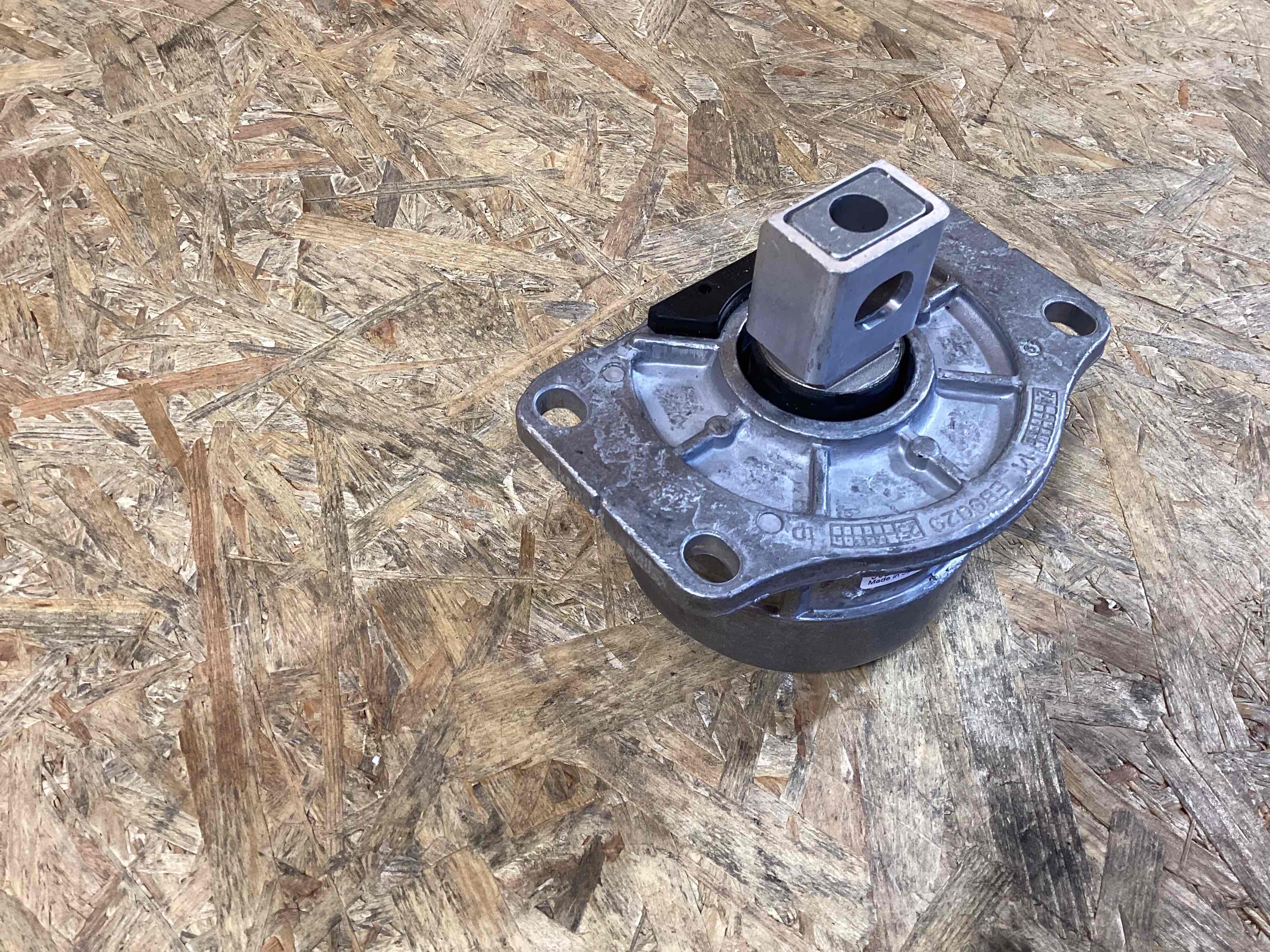 Подушка кріплення двигуна Porsche 911 260826-110