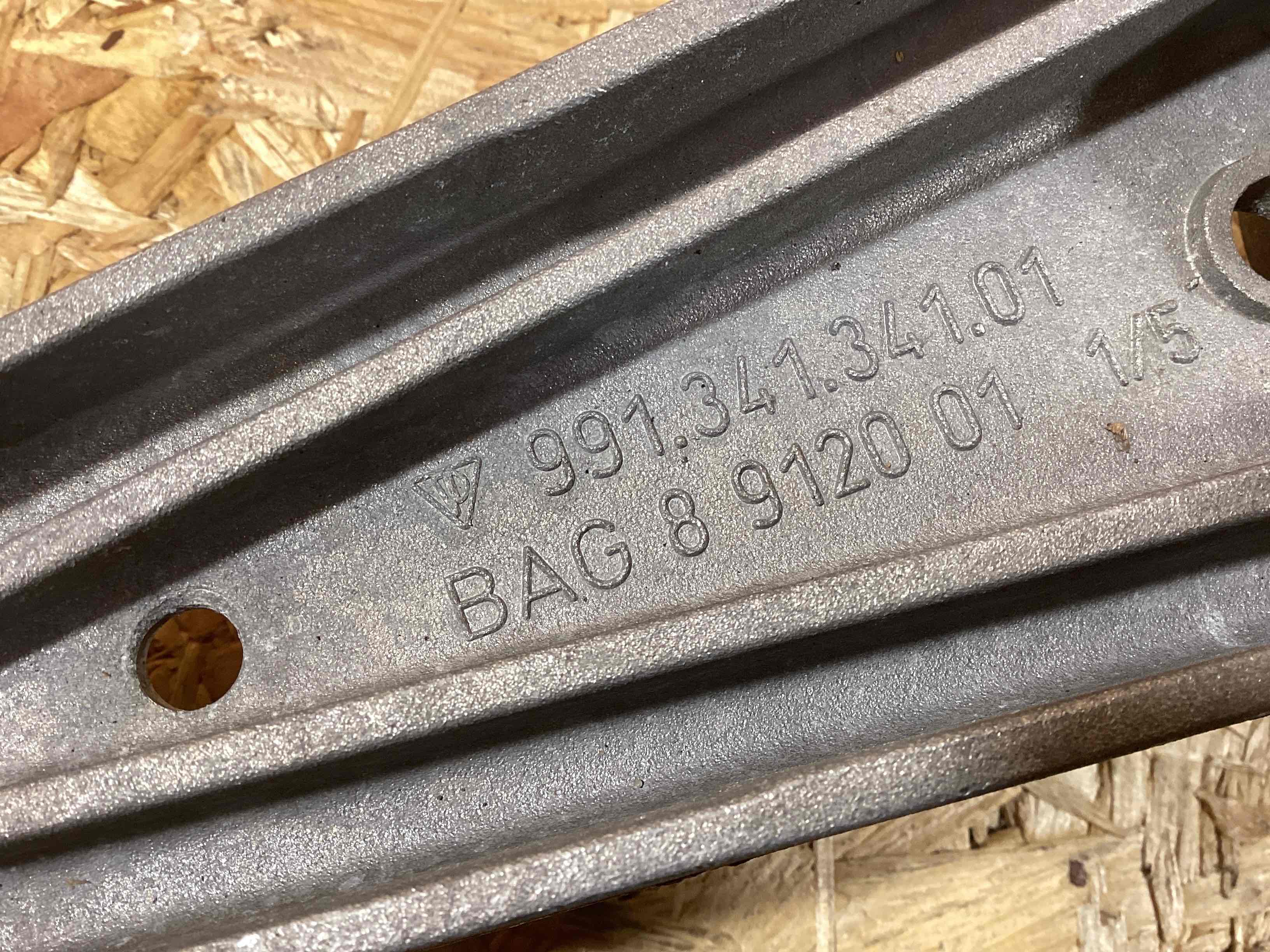 Рычаг передний левый Porsche 911 260925-105