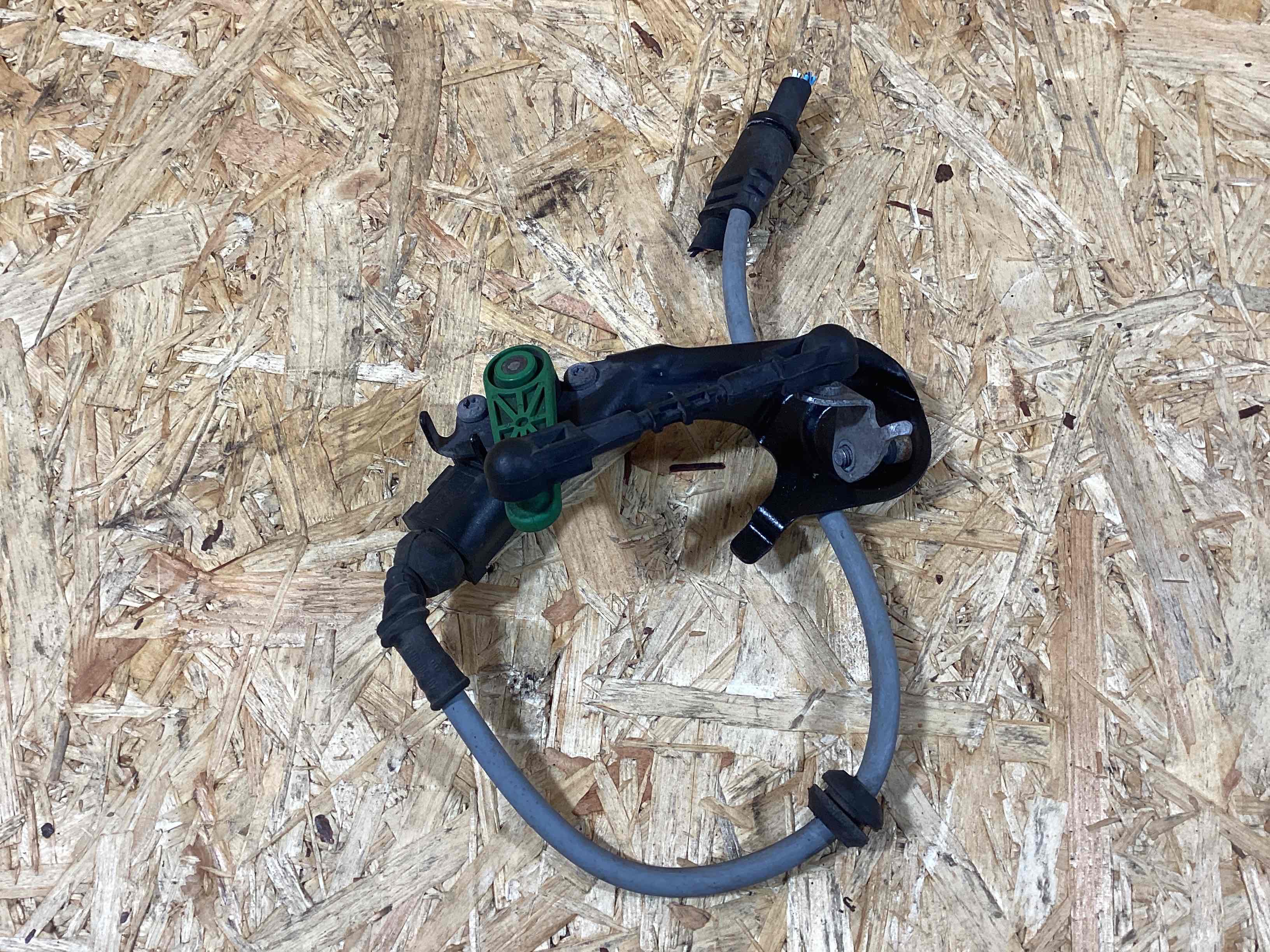 Датчик уровня подвески (клиренса) Porsche Macan 260925-135