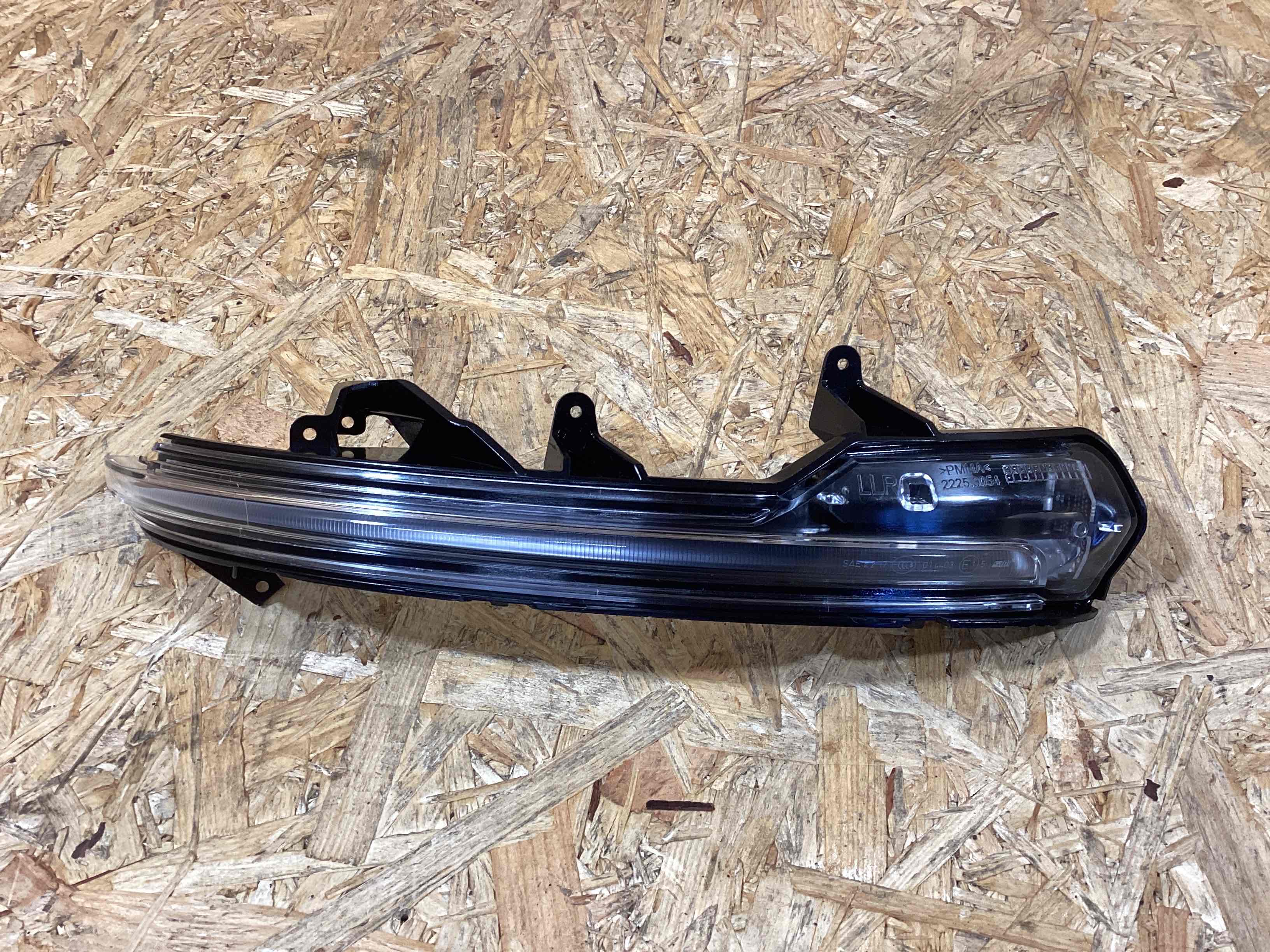 Фонарь (указатель/повторитель поворота, поворотник) Porsche Cayenne 260925-141