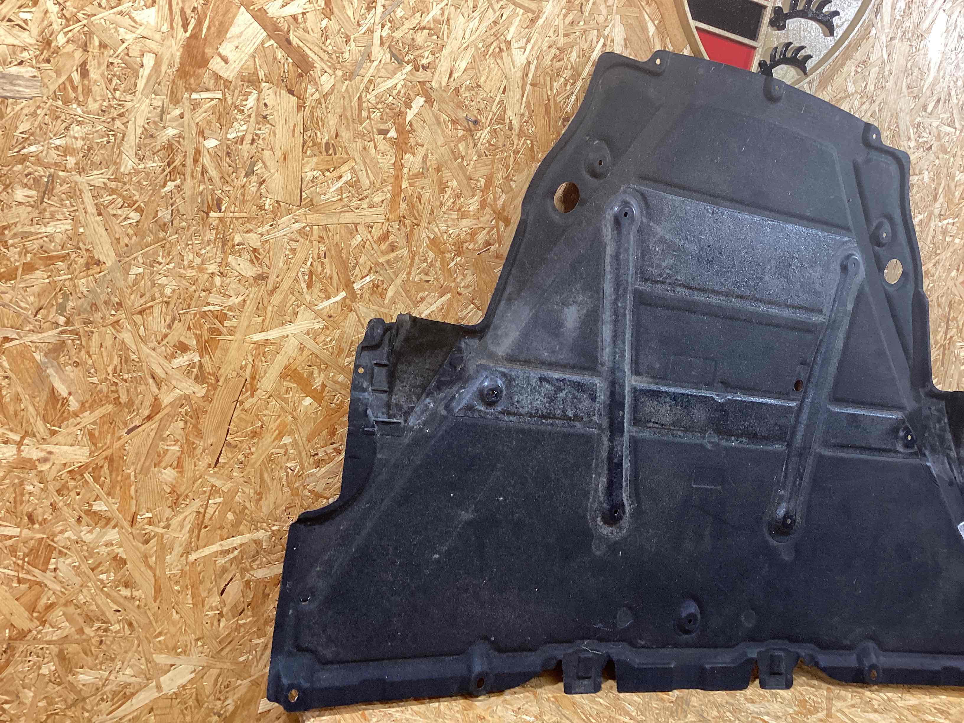 Защита днища кузова Porsche 911 261125-109