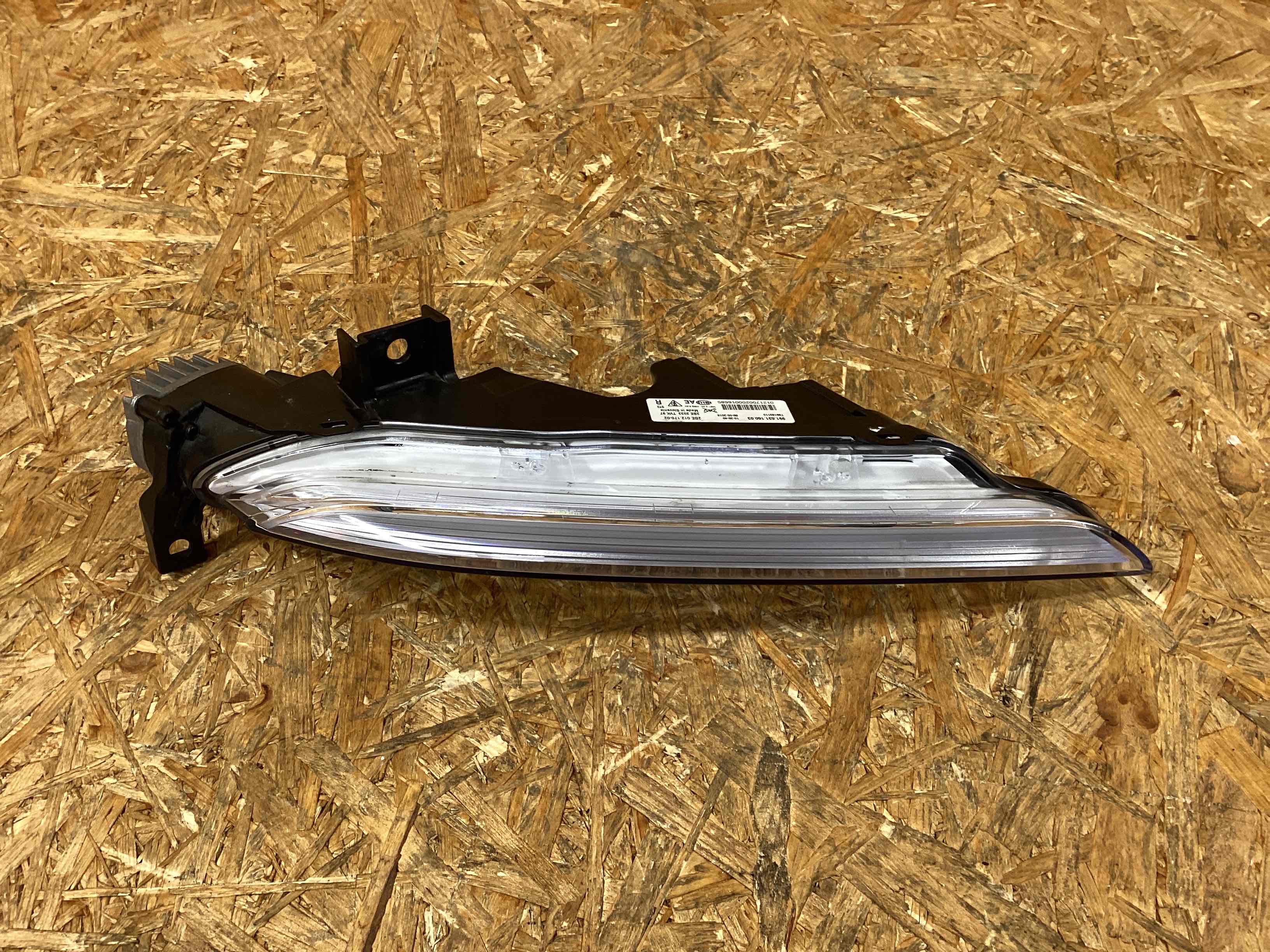 Фара противотуманная Porsche 911 261125-113