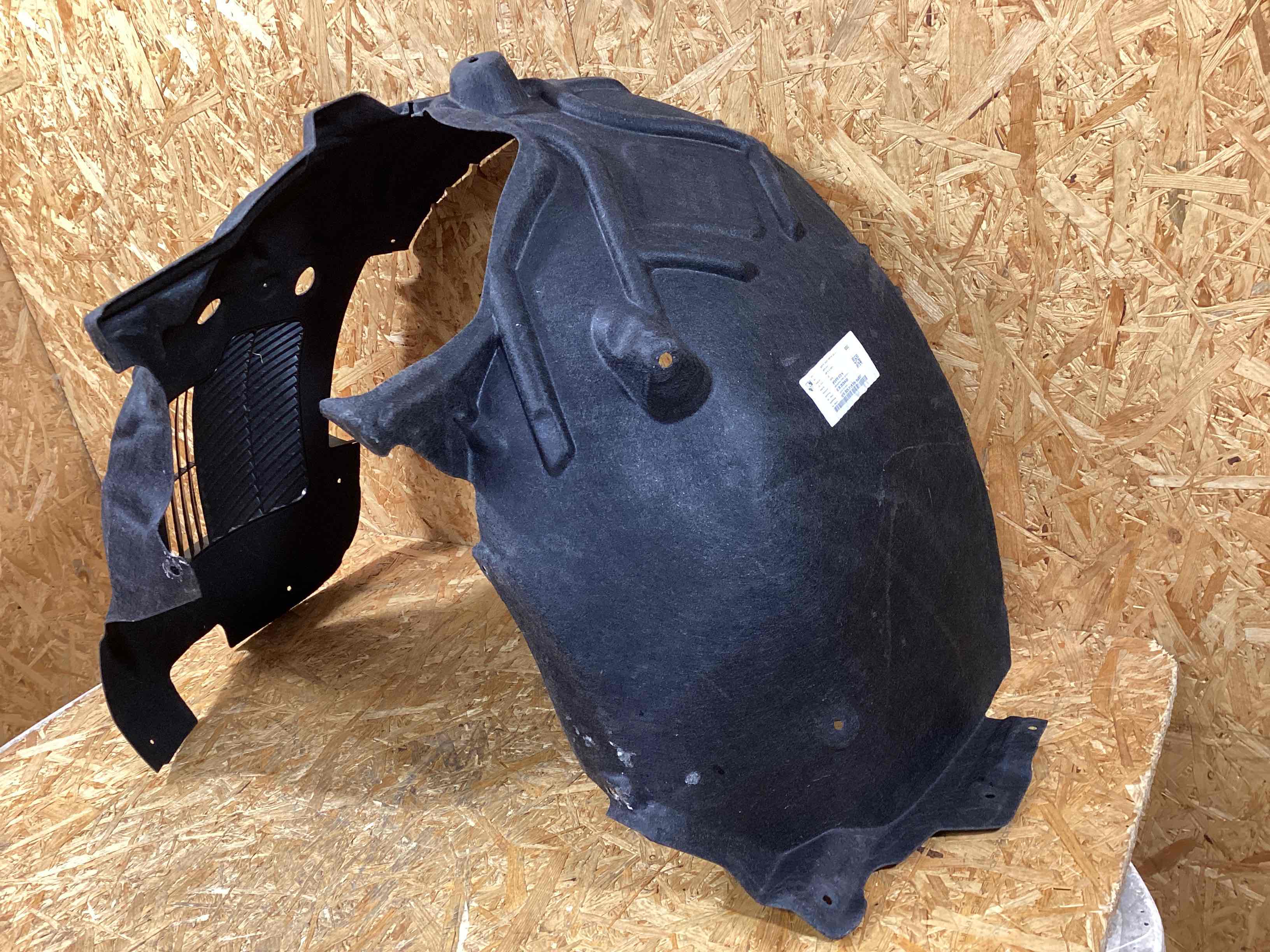 Защита арок передняя правая (подкрылок) Porsche Cayenne 261125-124